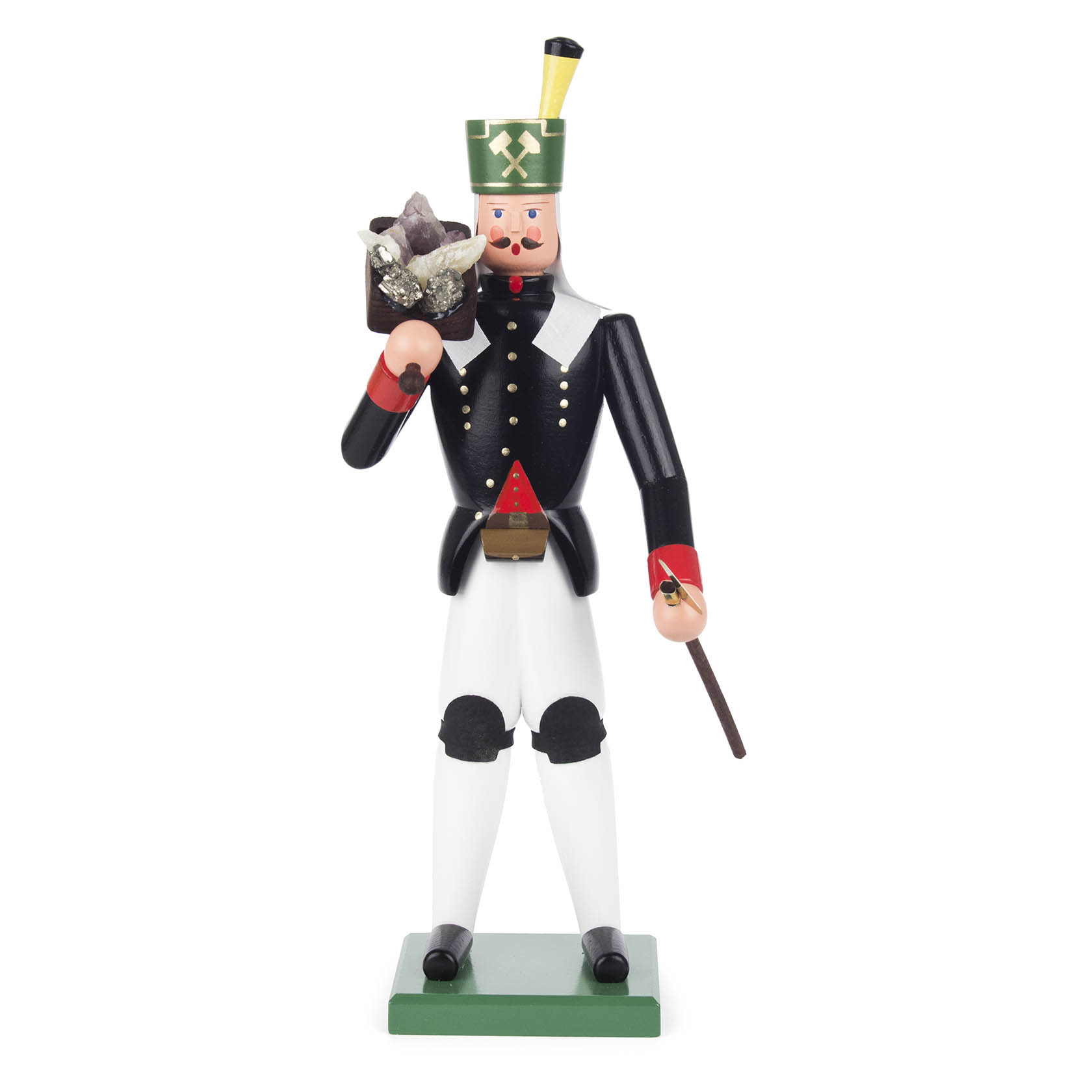 Holzfigur eines traditionellen Bergmanns in Uniform, der eine Kiste mit Erzstücken in einer Hand und eine Steigerhacke in der anderen Hand hält. im Dregeno Online Shop günstig kaufen