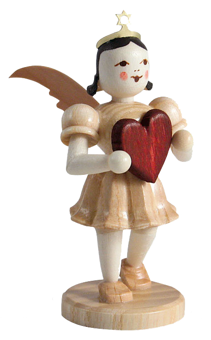Holzfigur eines Engels, der ein rotes Herz in den Händen hält. Der Engel hat Flügel, eine goldene Krone und ein natürliches Holzfinish. im Dregeno Online Shop günstig kaufen