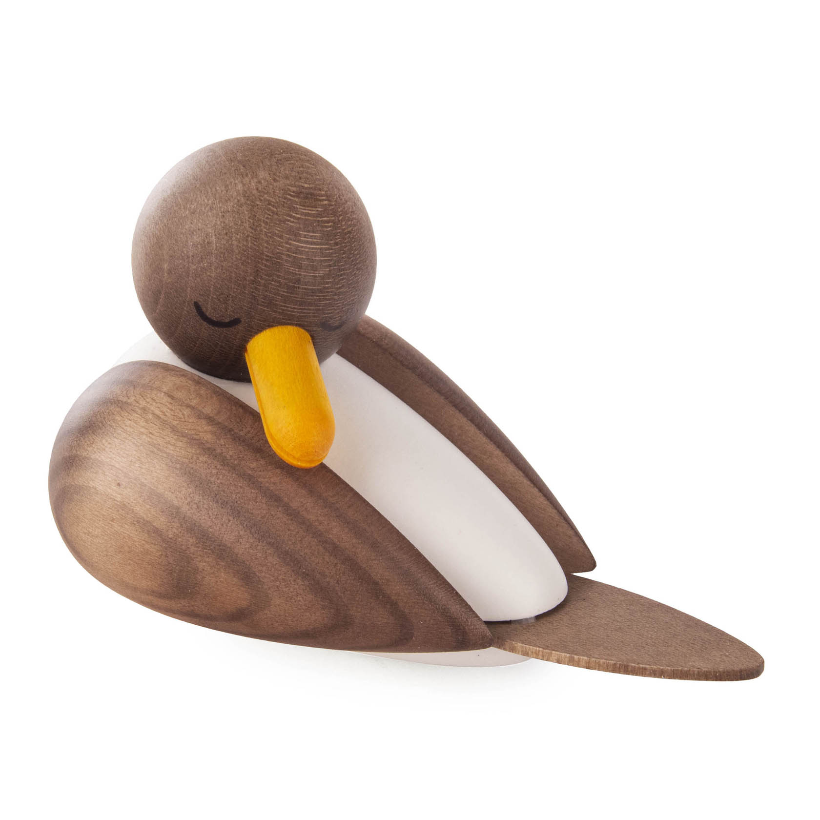 Holzfigur einer schlafenden Möwe mit geschlossenem Auge, orangefarbenem Schnabel, braunem Kopf und Flügeln sowie einem weißen Bauch.