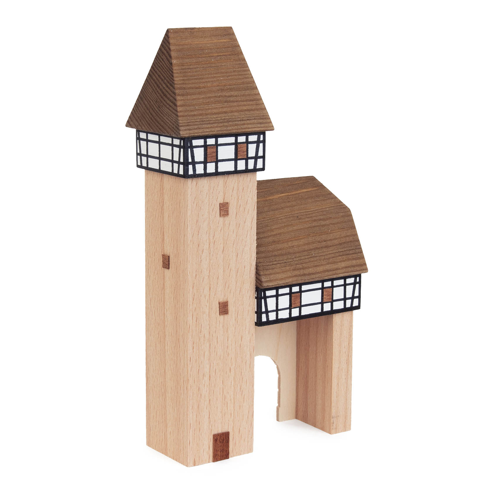 Holzmodell eines Stadttors mit Turm und Fachwerk-Details. Der Turm hat ein spitzes Dach und ist höher als das Tor mit gewölbtem Durchgang.