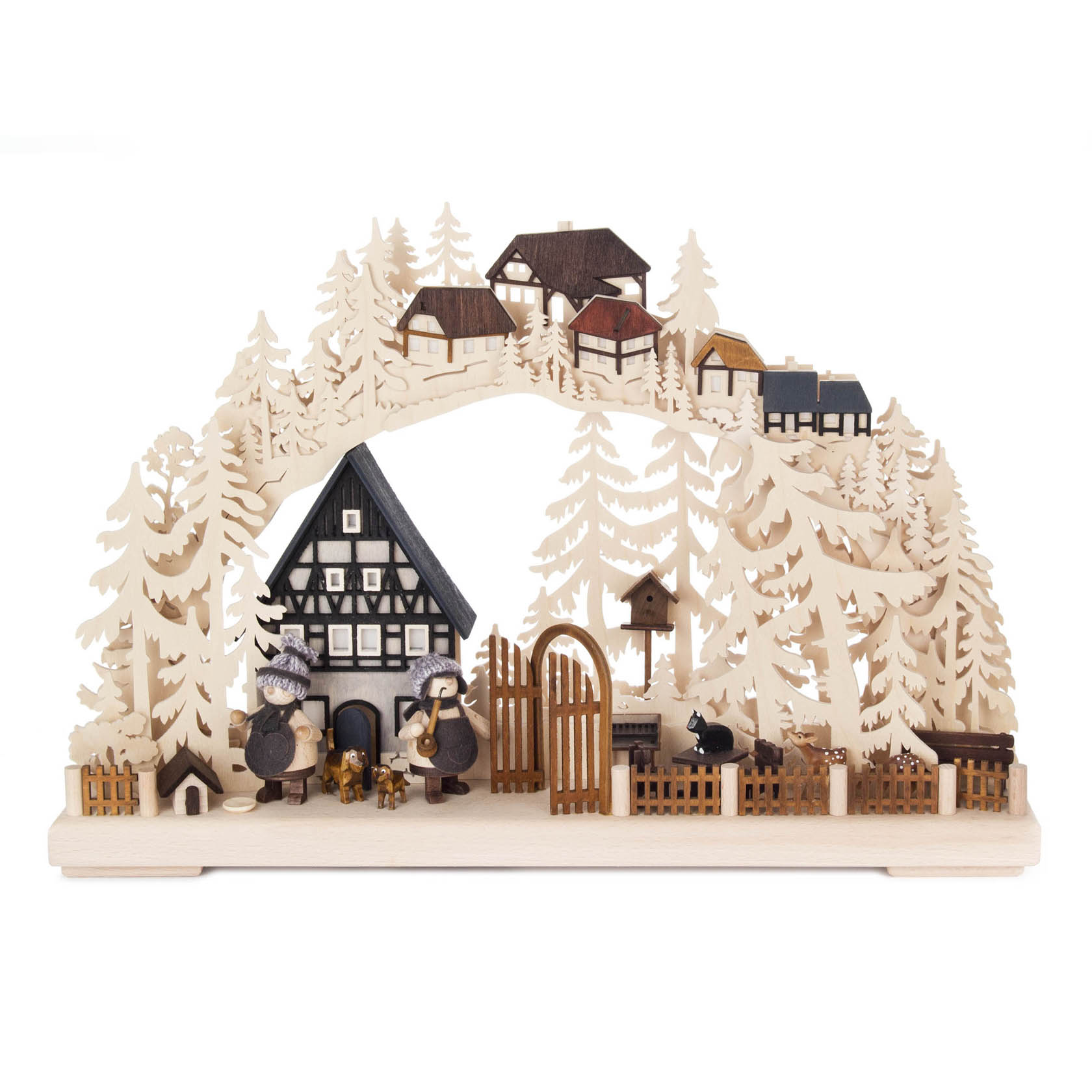 Kleiner Schwibbogen mit indirekter Beleuchtung zeigt ein Fachwerkhaus im Wald, umgeben von Bäumen und Tieren, Figuren in traditioneller Tracht davor. im Dregeno Online Shop günstig kaufen