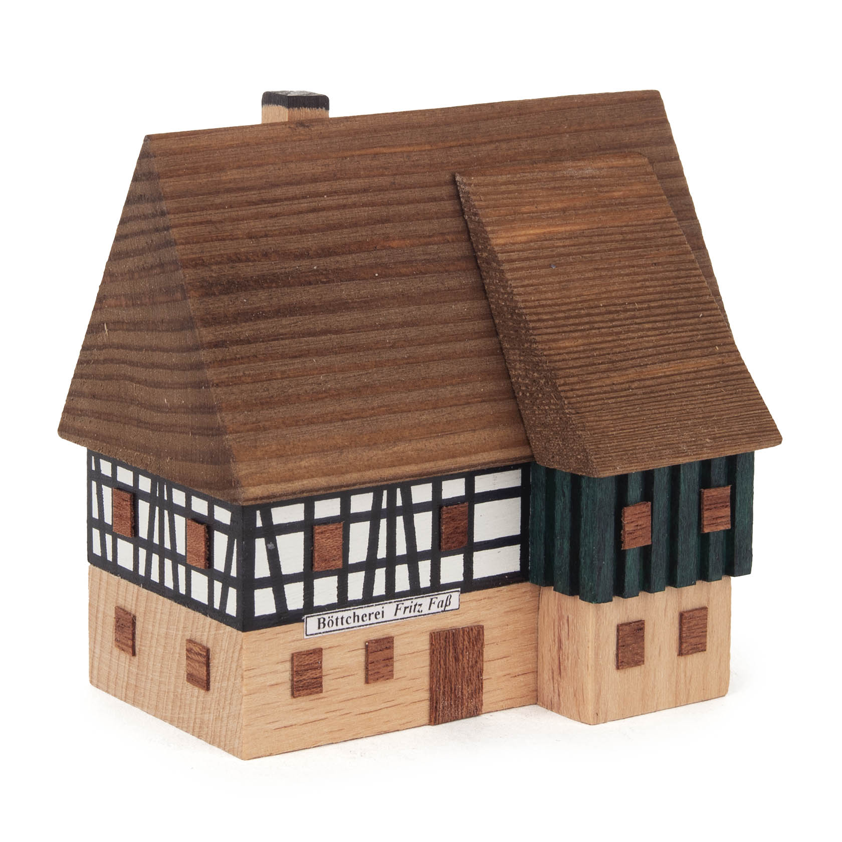 Ein Miniaturmodell eines traditionellen Fachwerkhauses mit der Aufschrift 'Böttcherei Fritz Faß'. Das Haus hat ein hohes, steiles Satteldach. im Dregeno Online Shop günstig kaufen