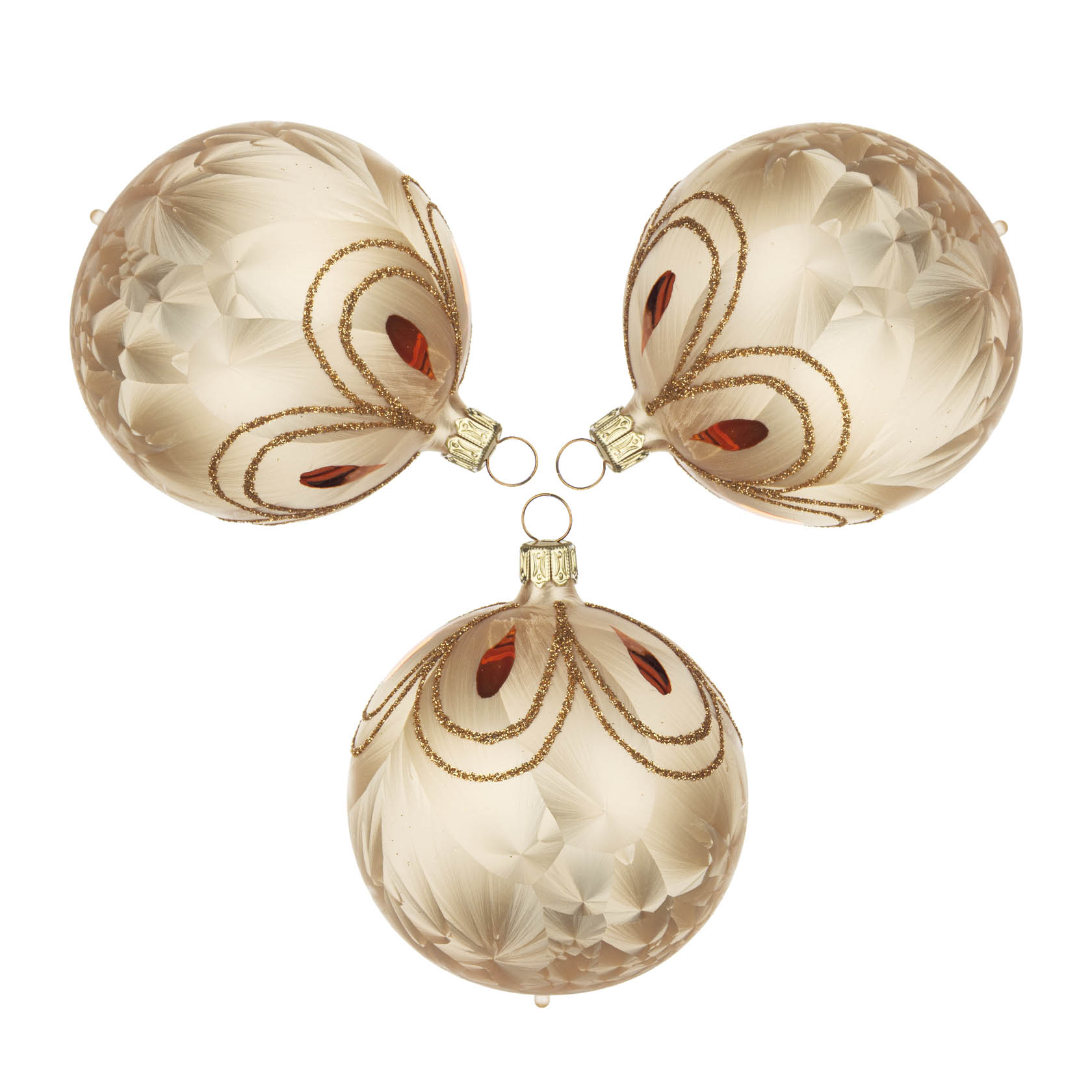 Drei champagnerfarbene Christbaumkugeln mit goldenen Verzierungen und floralen Mustern, hergestellt in Thüringen. im Dregeno Online Shop günstig kaufen