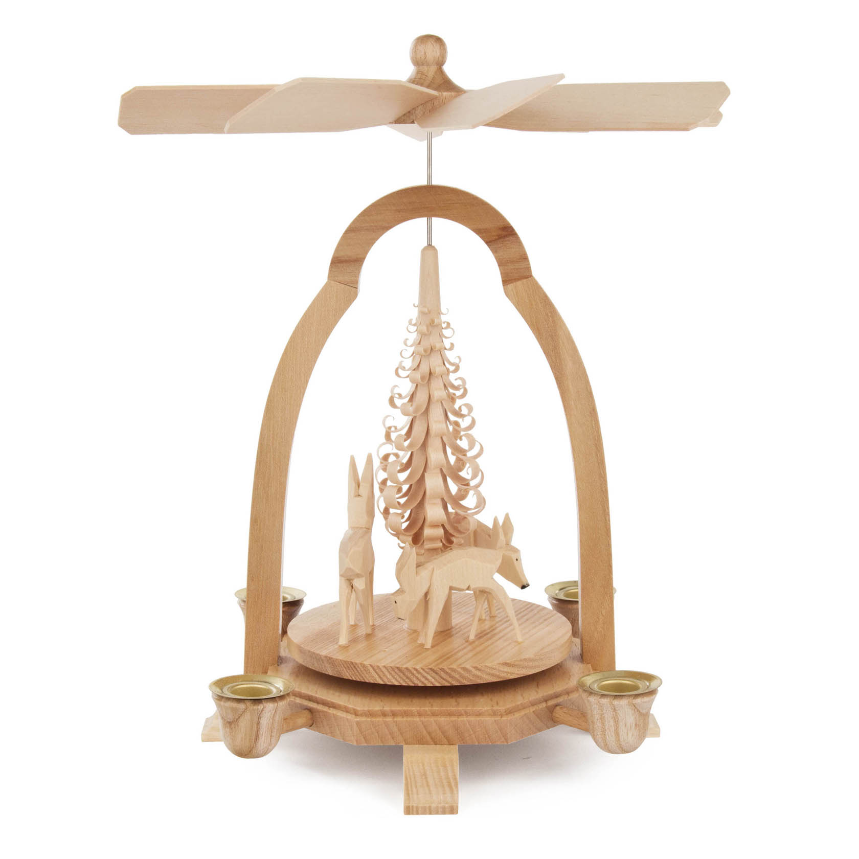 Holzpyramide mit einem geschnitzten Baum in der Mitte, umgeben von zwei Holztieren in Form von Rehen. Oben befindet sich ein Propeller. im Dregeno Online Shop günstig kaufen