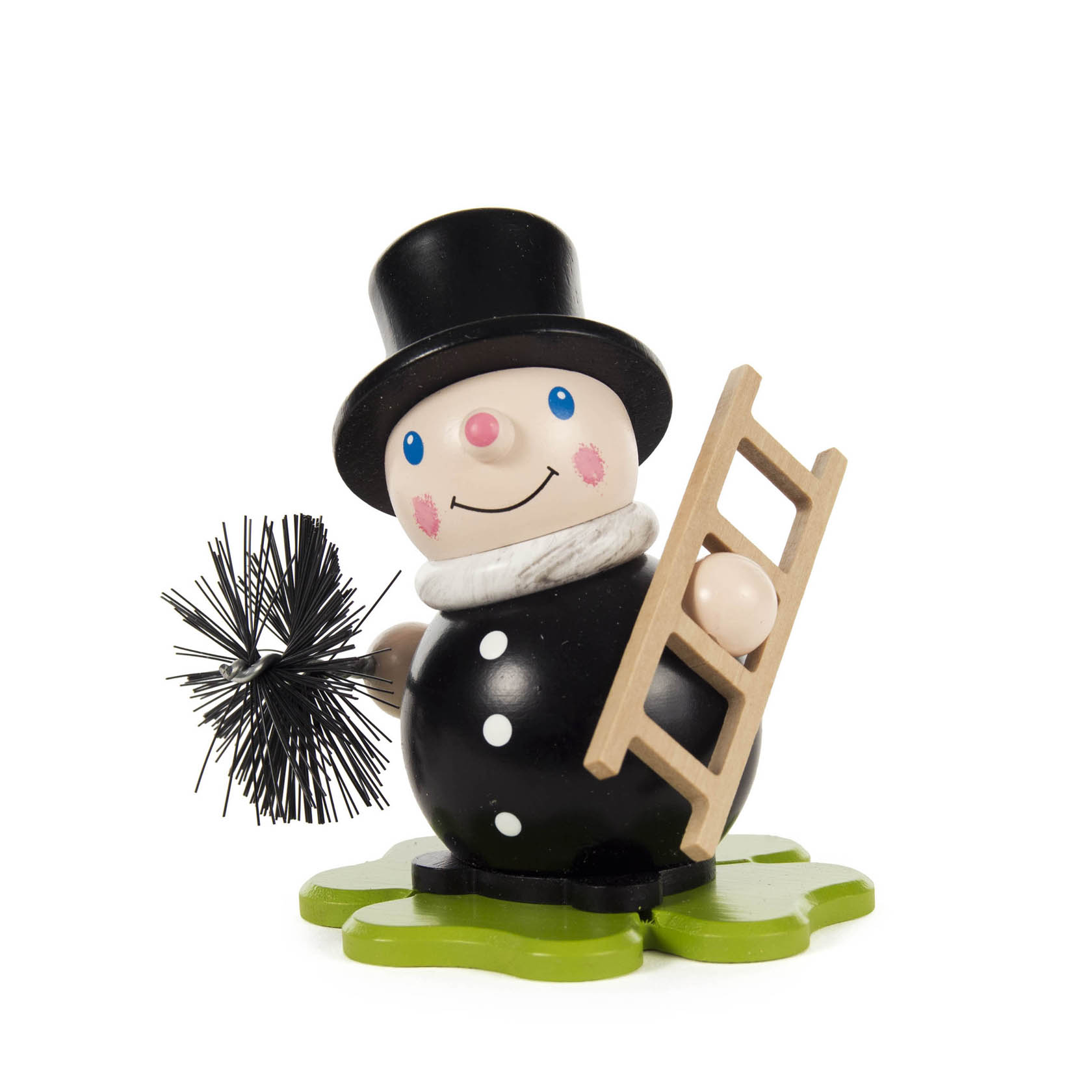 Fröhlicher Schornsteinfeger aus Holz, der eine Leiter hält und auf einem Kleeblatt steht. Er trägt einen schwarzen Hut und hält einen Besen. im Dregeno Online Shop günstig kaufen