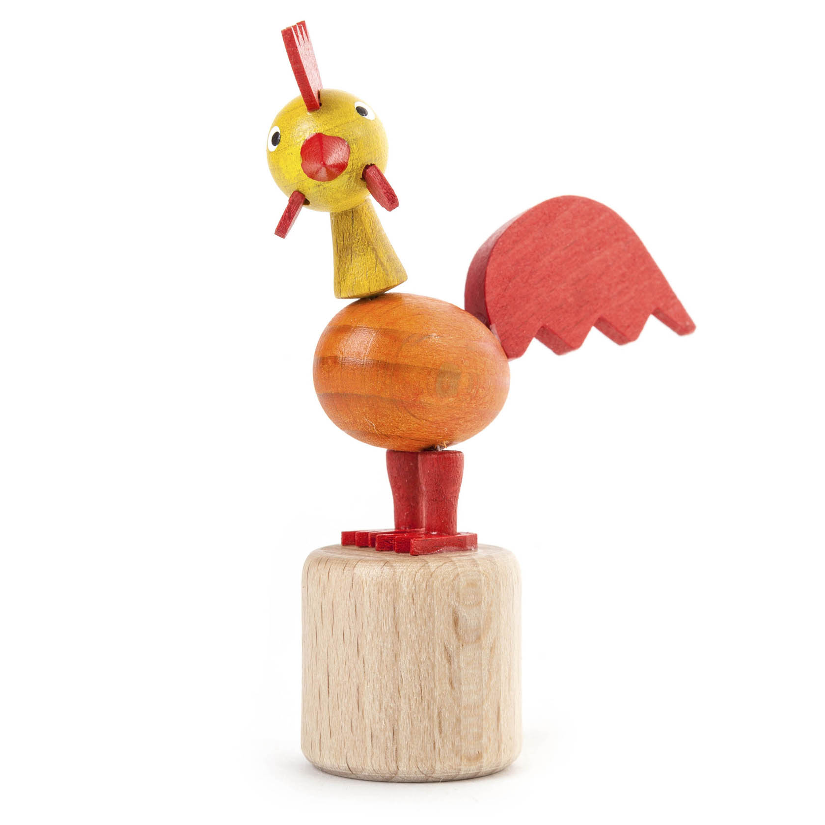 Holzfigur eines Hahns mit gelbem Kopf und rotem Kamm, der auf einem Holzsockel steht. Der Hahn hat einen roten Rumpf und rote Flügel. im Dregeno Online Shop günstig kaufen