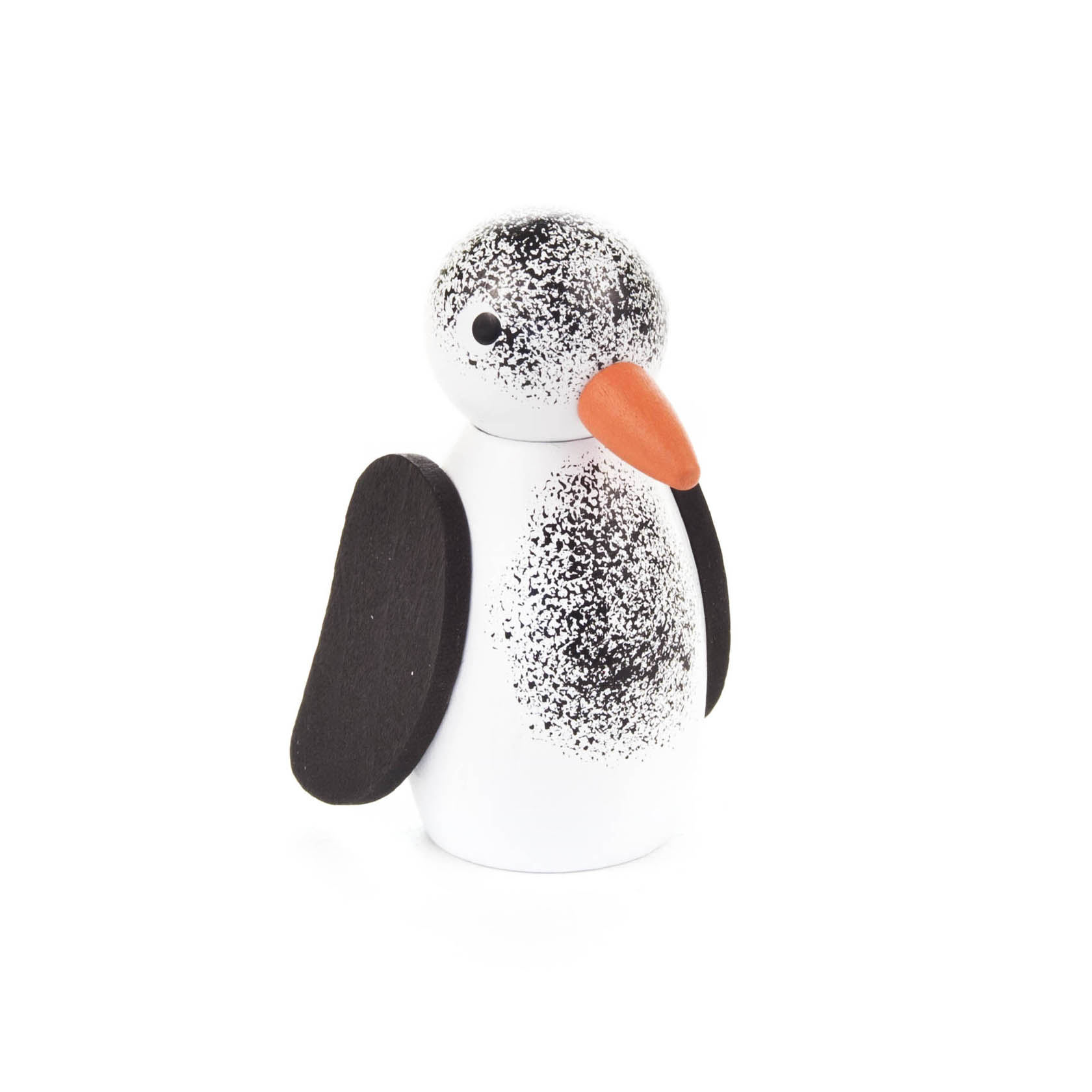 Holzfigur eines Vogels mit weißem Körper und schwarzen Flügeln, einem kurzen schwarzen Schwanz, orangeschnabel und gesprenkeltem Kopf.