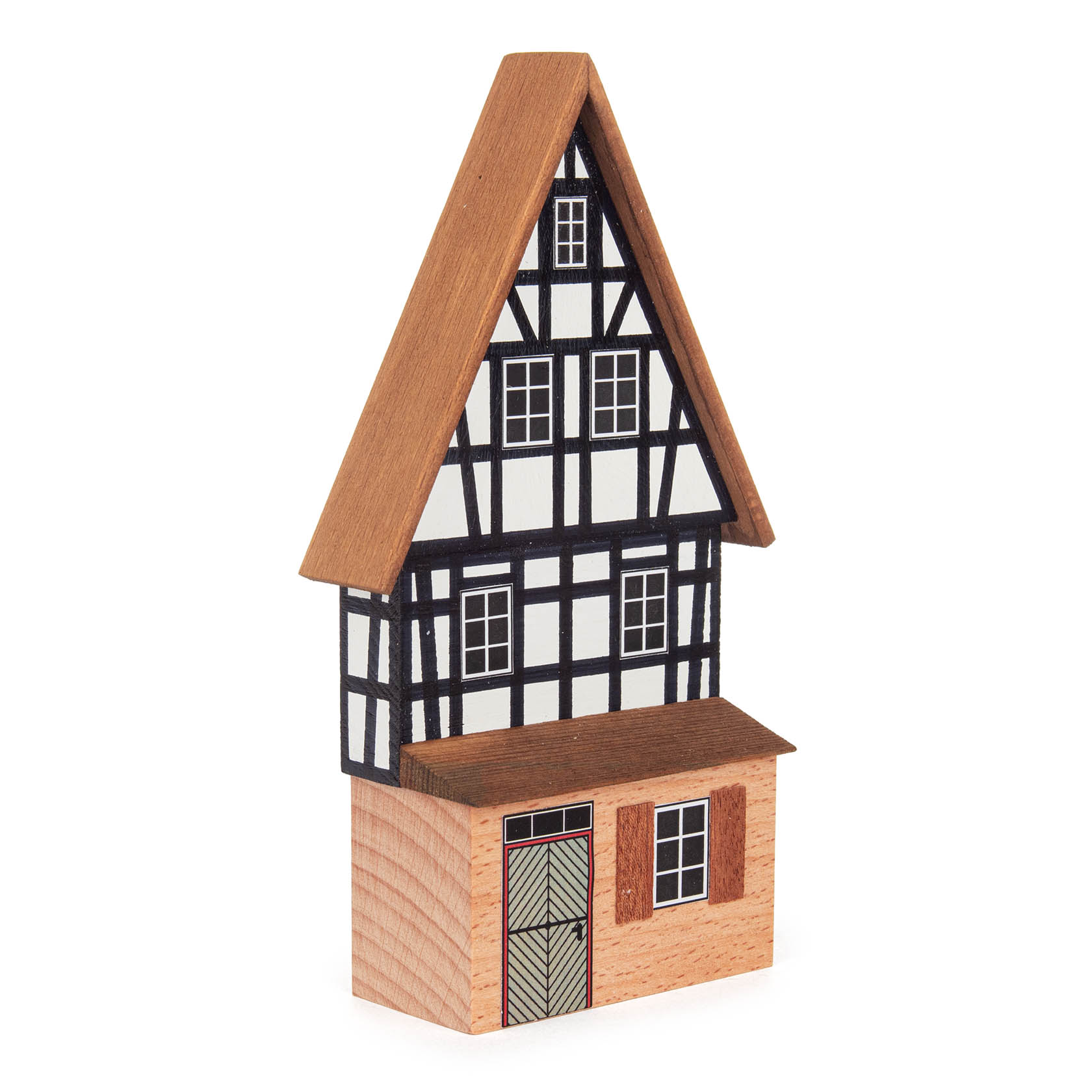 Modell eines zweistöckigen Fachwerk-Giebelhauses mit vorgezogenem Obergeschoss, weißen Wänden und einem roten Türrahmen.