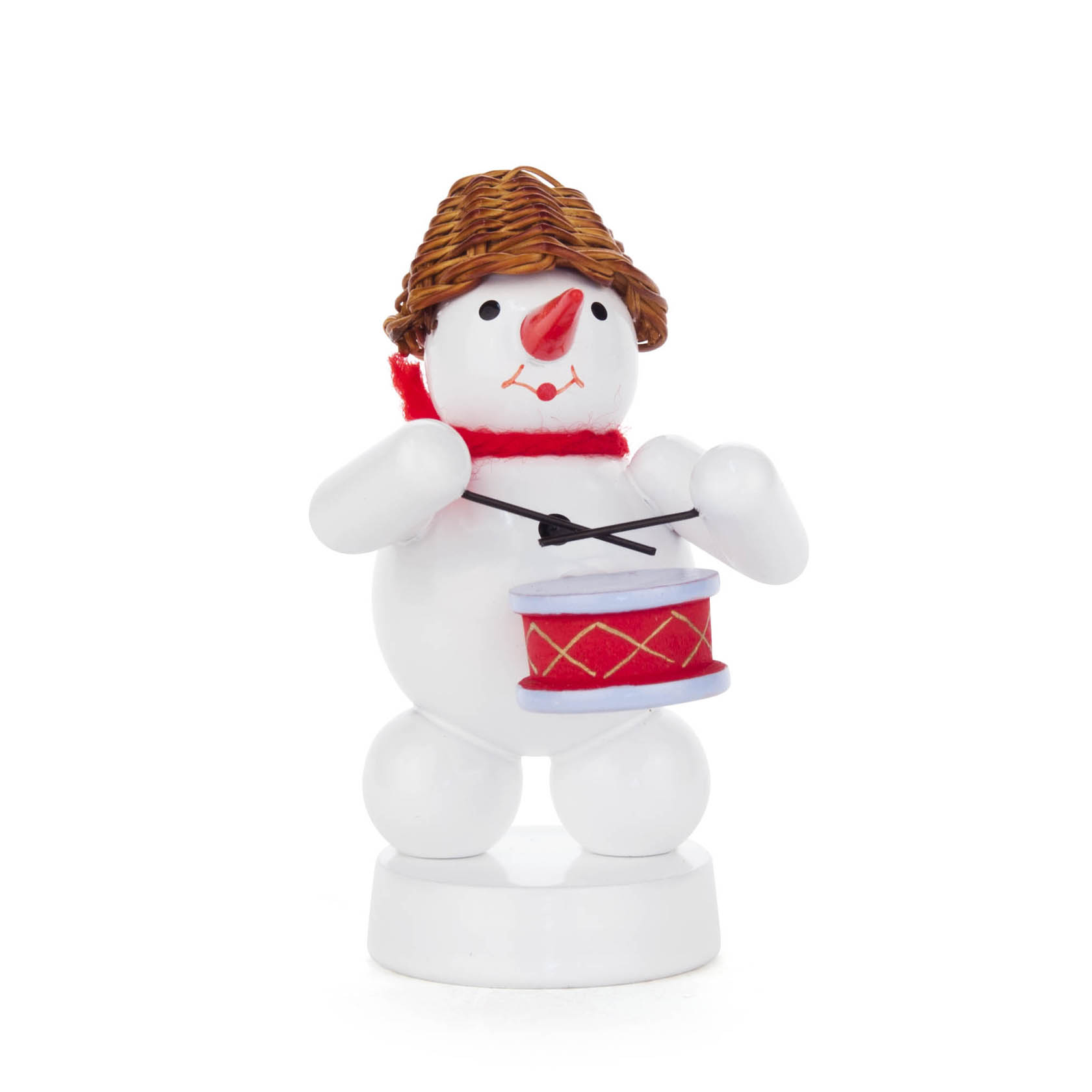 Ein lächelnder Schneemann mit rotem Schal und Strohhut, der eine kleine rote Trommel hält. im Dregeno Online Shop günstig kaufen