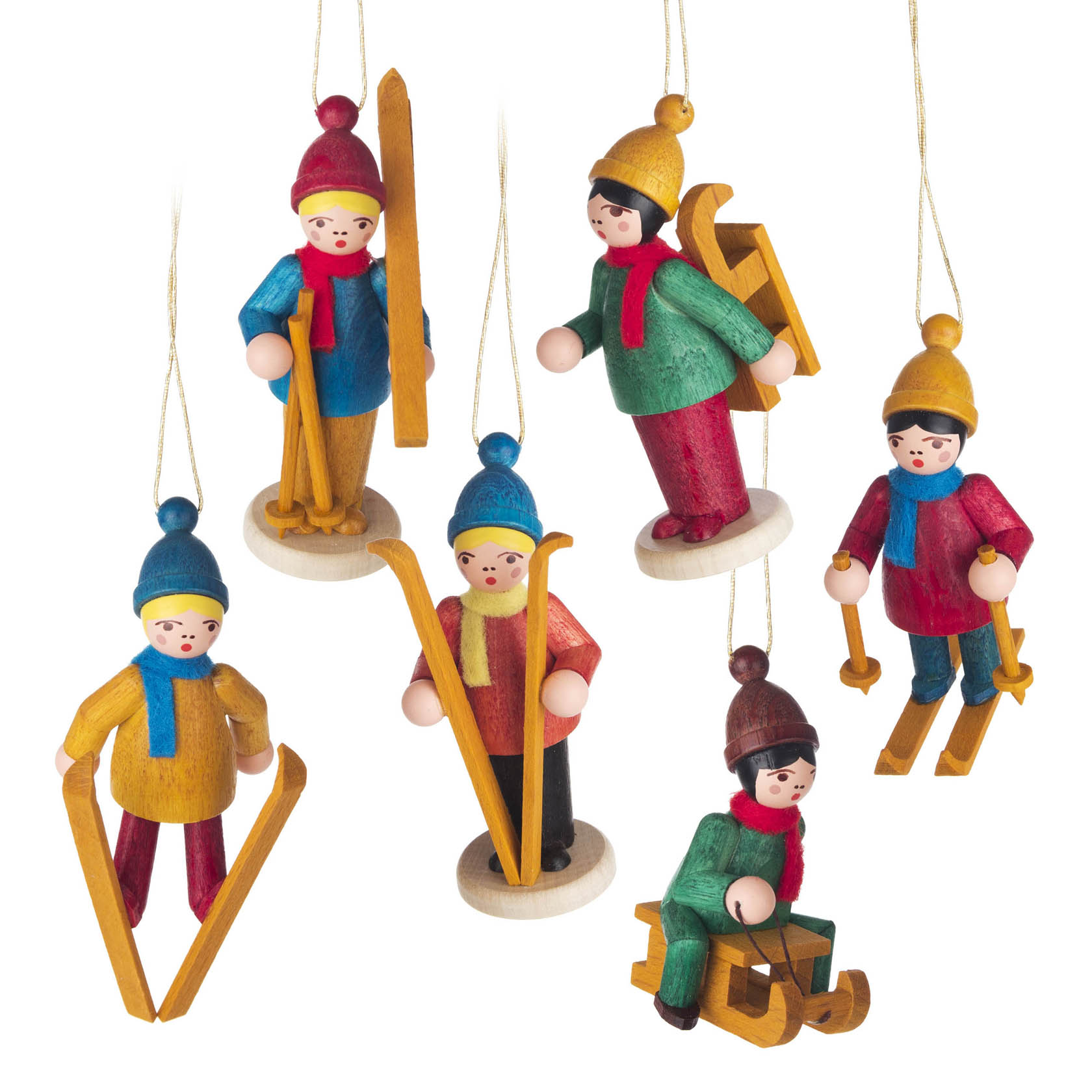 Sechs bunte hölzerne Winterkinderfiguren mit Wintersportgeräten wie Ski, Schlittschuhe und Schlitten, als Anhänger gestaltet. im Dregeno Online Shop günstig kaufen