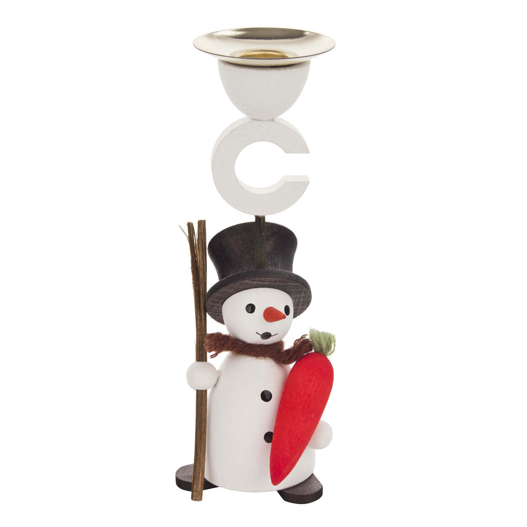 Holzschneemann mit schwarzem Hut, hält eine rote Möhre und einen braunen Besen, oben eine Halterung für eine 14mm Kerze. im Dregeno Online Shop günstig kaufen