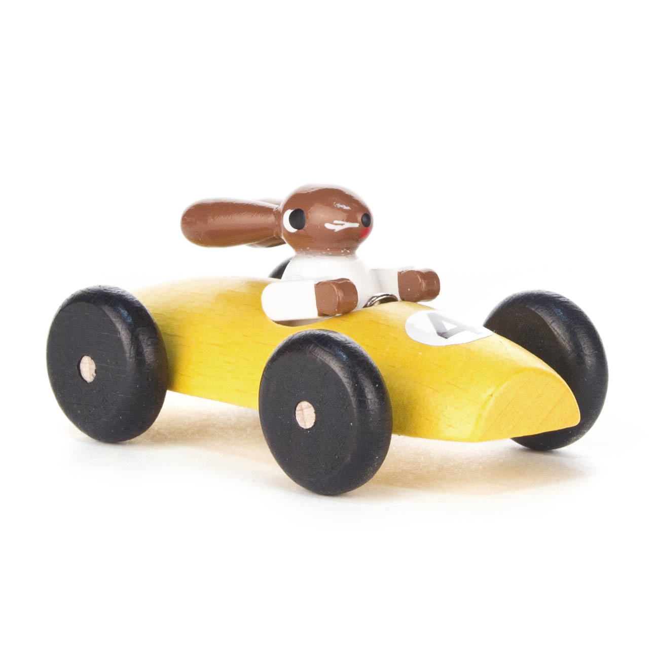 Kleines gelbes Holzrennauto mit schwarzem Rädern und einem Hasen als Fahrer. im Dregeno Online Shop günstig kaufen