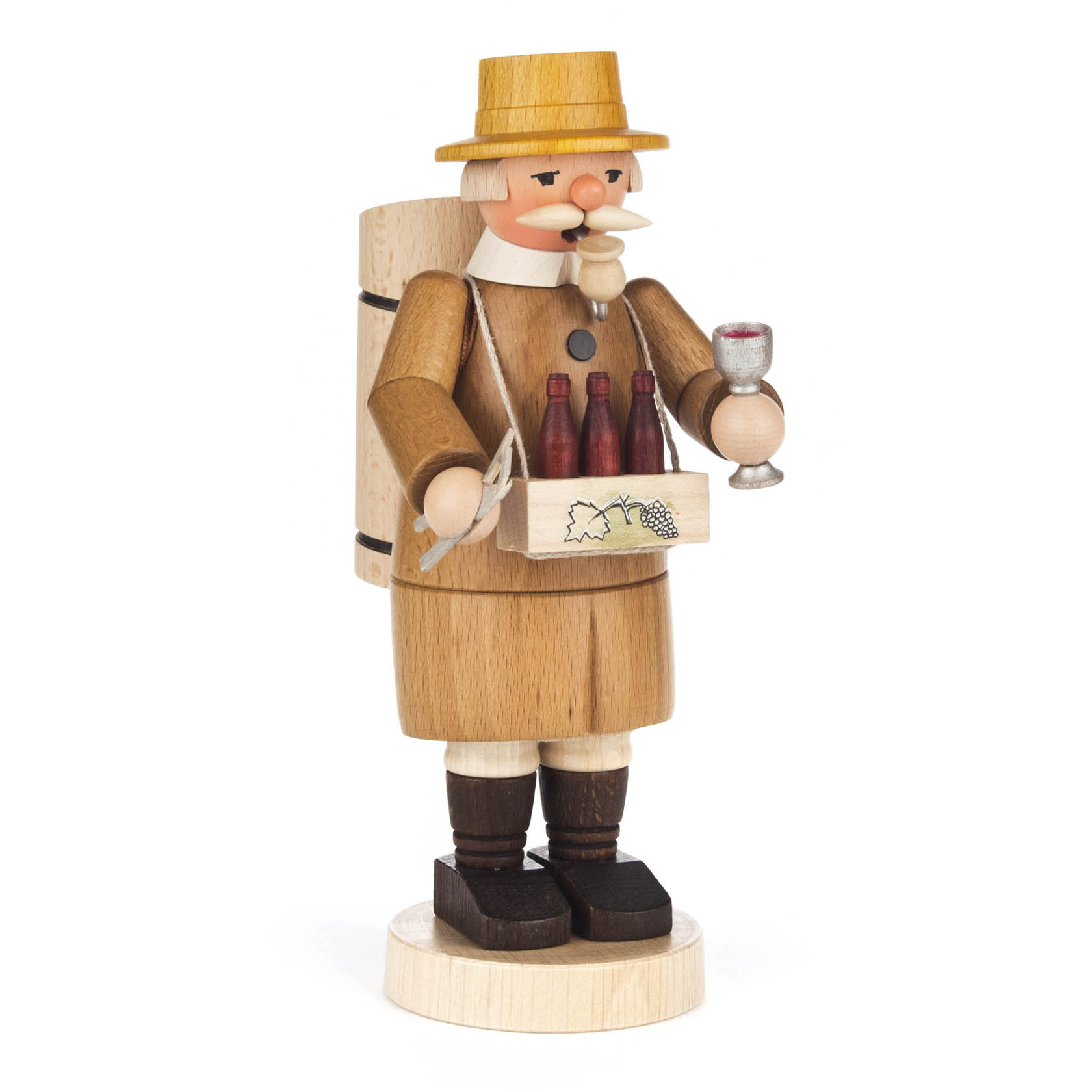 Räuchermann in Form eines Winzers, mit Schnurrbart, Hut und braunem Mantel. Er hält ein Tablett mit Weinflaschen und ein Weinglas. im Dregeno Online Shop günstig kaufen