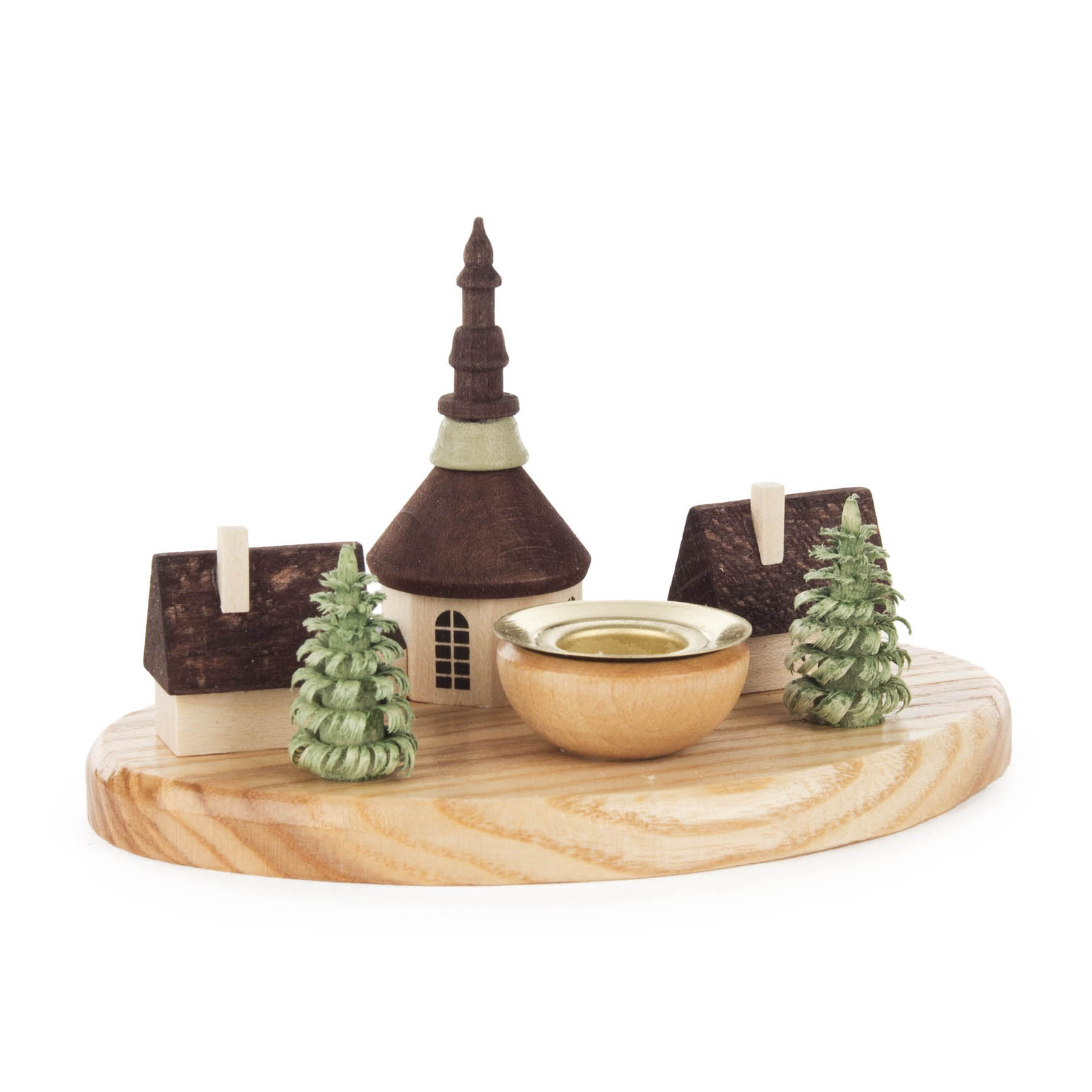 Holz-Kerzenhalter zeigt das Dorf Seiffen mit zwei Häusern, einer Kirche mit Turm und zwei Tannenbäumen auf einem ovalen Sockel. im Dregeno Online Shop günstig kaufen