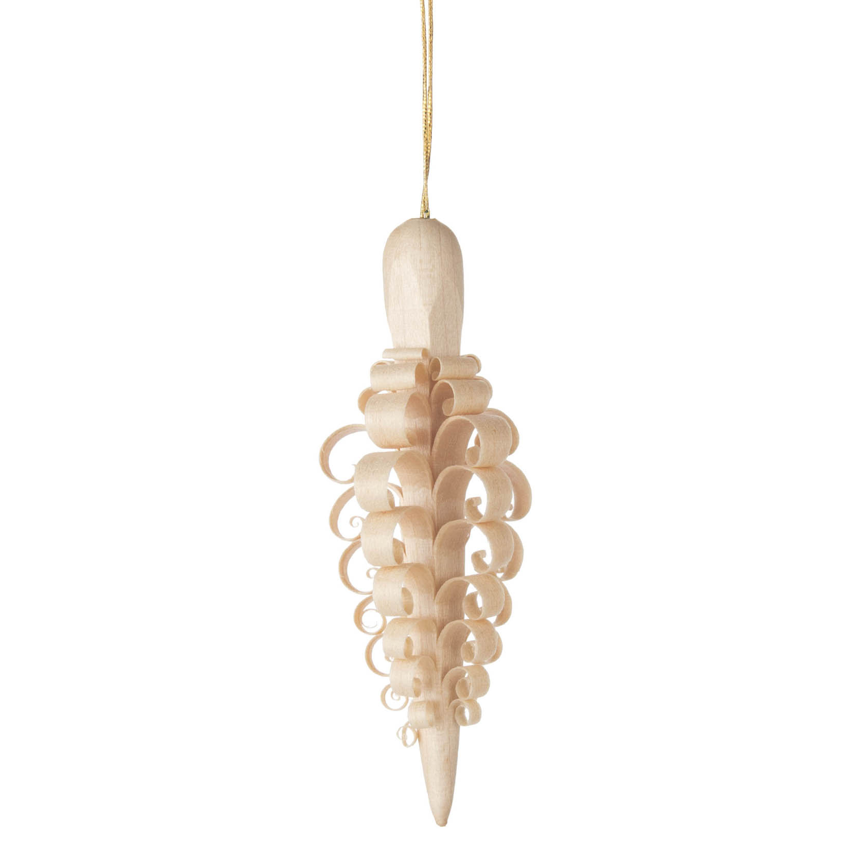 Ein mittelgroßer, handgefertigter Spanzapfen aus Holz, der aus einer Holzkugel und dekorativen, spiralförmigen Holzspänen besteht, an einem goldenen Faden hängend.