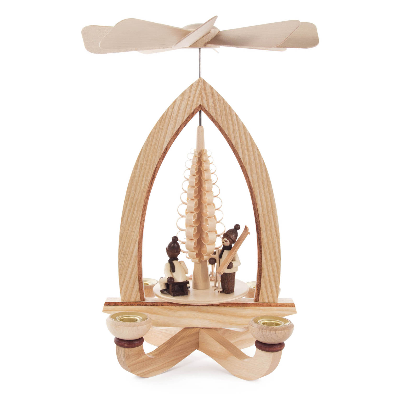 Holzpyramide mit Figuren von winterlich gekleideten Kindern und einer kleinen Tanne in der Mitte, gestaltet für Kerzen mit 14mm Durchmesser. im Dregeno Online Shop günstig kaufen