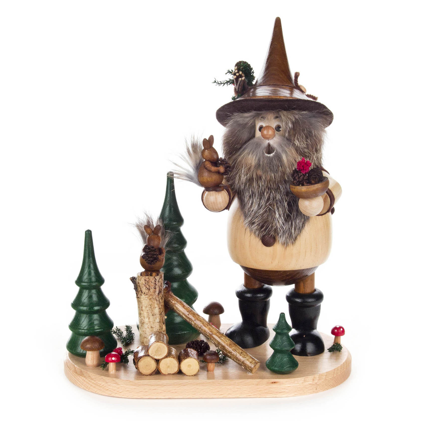 Ein Räuchermann in Form eines Waldwichtels mit Eichhörnchen. Der Wichtel trägt einen braunen Hut, hat einen dichten Bart und hält ein kleines Eichhörnchen.