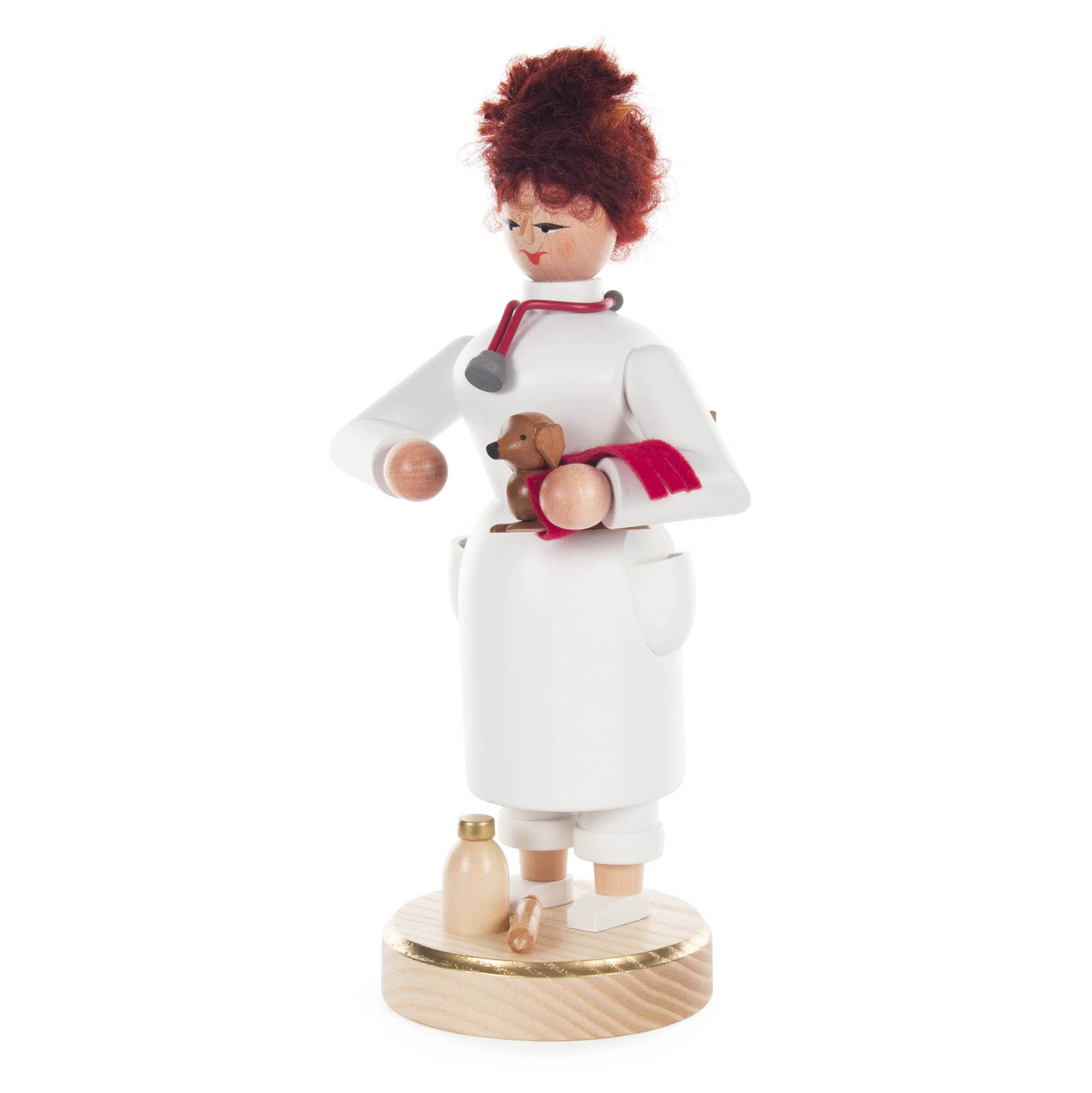 Holzfigur einer Tierärztin mit Lockenfrisur, Stethoskop und weißem Kittel. Sie hält einen kleinen Hund in den Armen. Neben ihr steht eine Arzneiflasche.