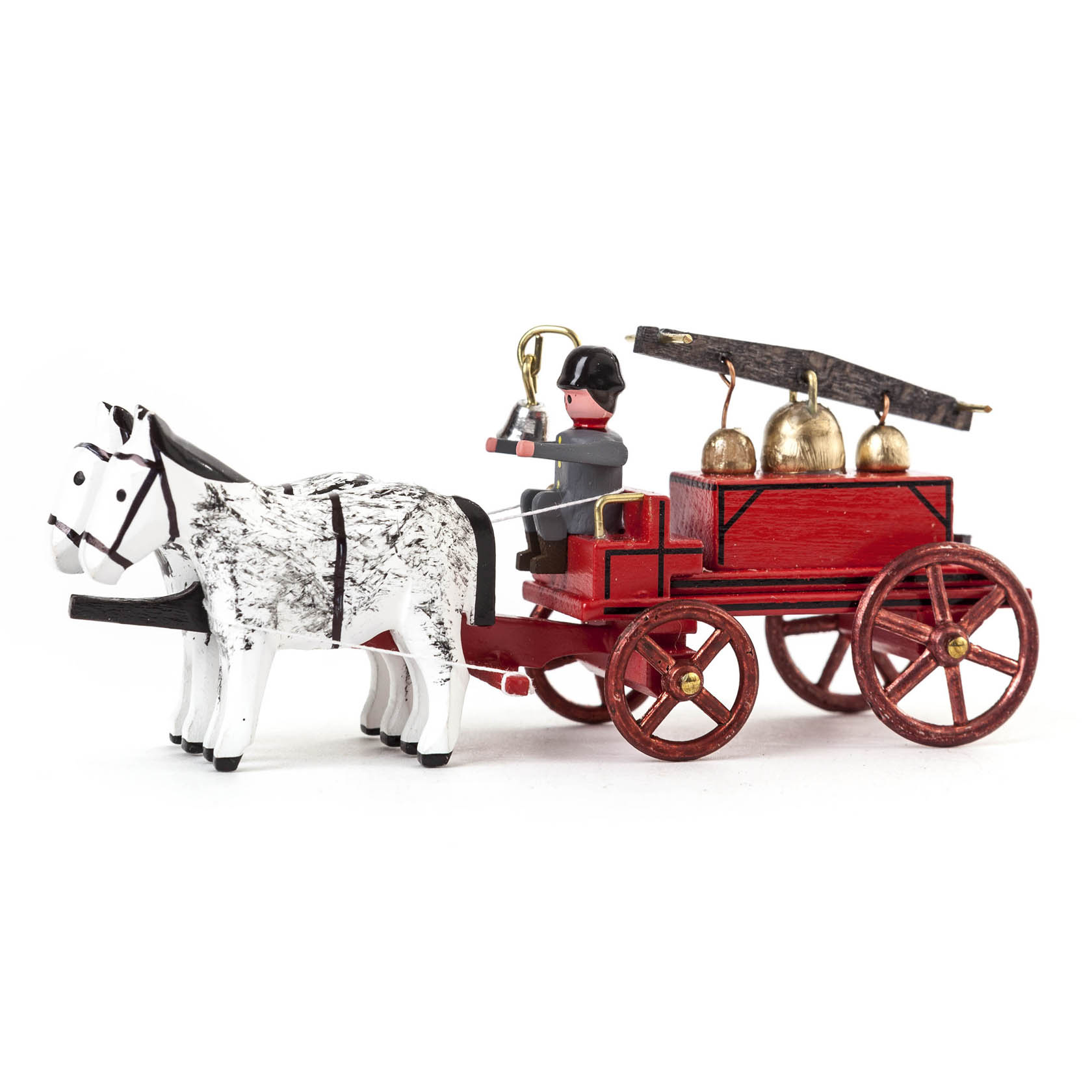 Miniaturmodell einer historischen Handdruckspritze, gezogen von zwei weißen Pferden mit einem Feuerwehrmann in roter Kutsche. im Dregeno Online Shop günstig kaufen