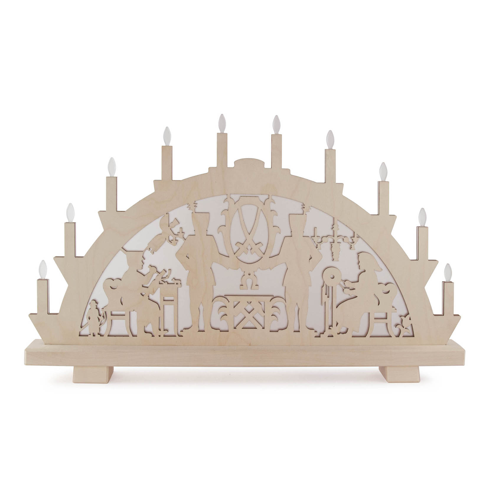 Ein traditioneller Schwibbogen aus Holz mit Erzgebirgsmotiven, beleuchtet mit LEDs und Kerzenimitation, geeignet für Netzspannung 100-240V. im Dregeno Online Shop günstig kaufen