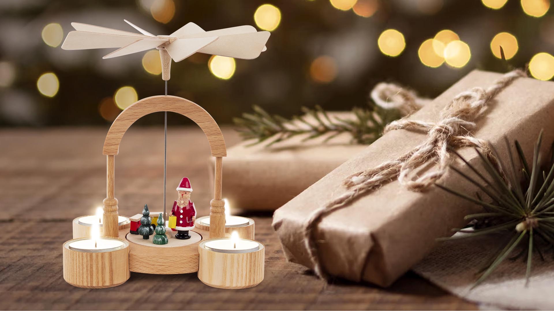 Kleine Pyramide mit Weihnachtsmann und Eisenbahn