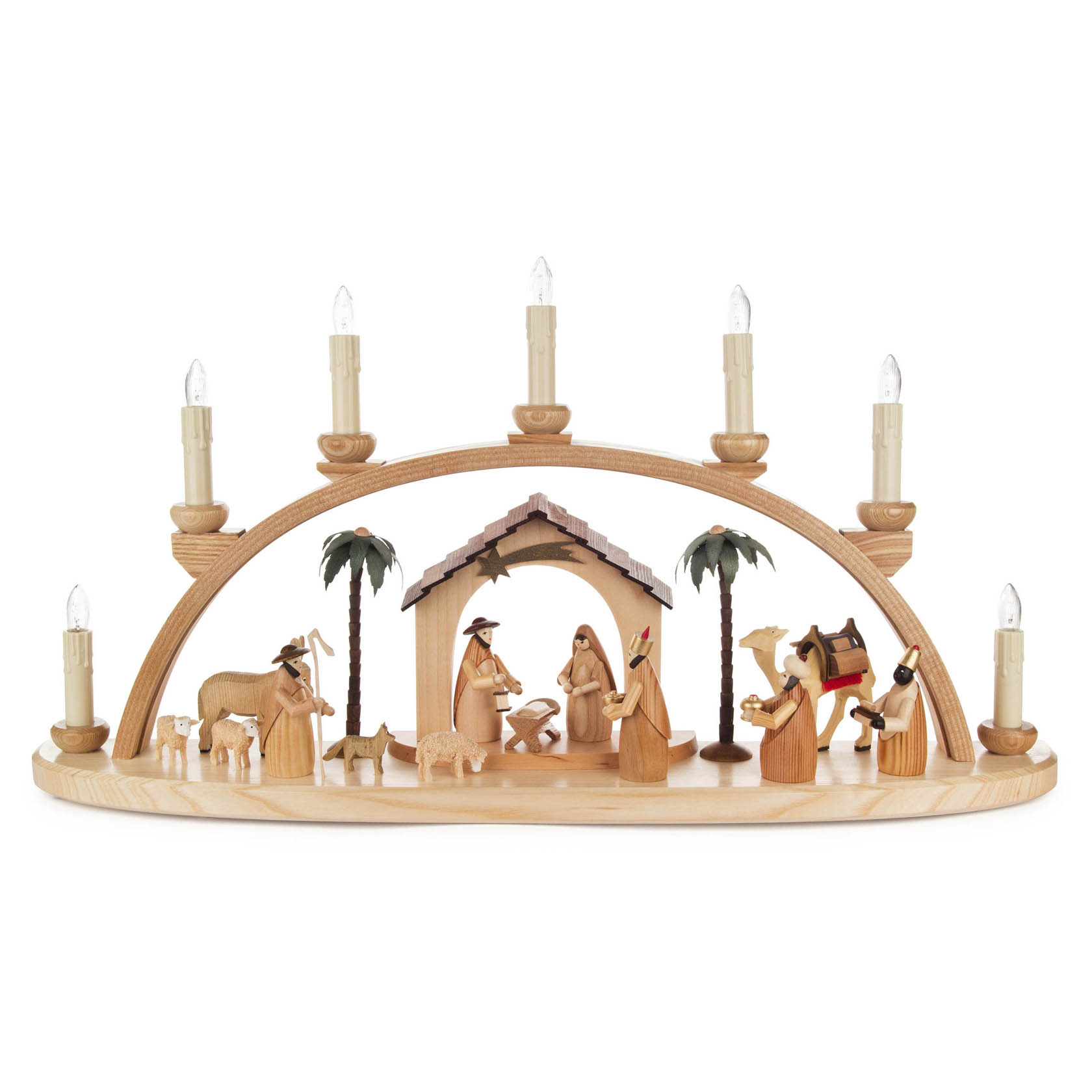 Ein naturfarbener Schwibbogen mit der Szene von Christi Geburt. Elektrisch beleuchtet, zeigt er Figuren der heiligen Familie, Tiere und Palmen. im Dregeno Online Shop günstig kaufen