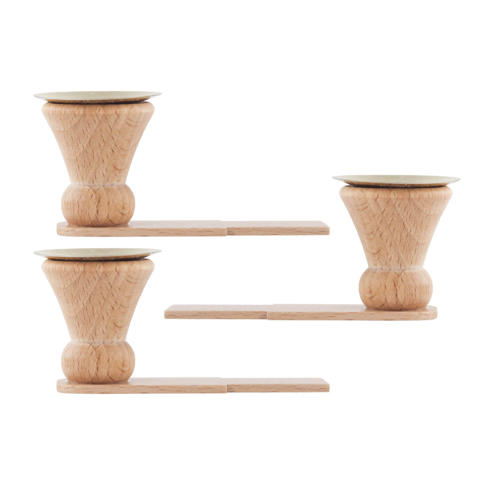 Drei hölzerne Möbelbeine mit konischer Form und Metallplatten oben, jeweils an rechteckigen Sockeln befestigt. im Dregeno Online Shop günstig kaufen