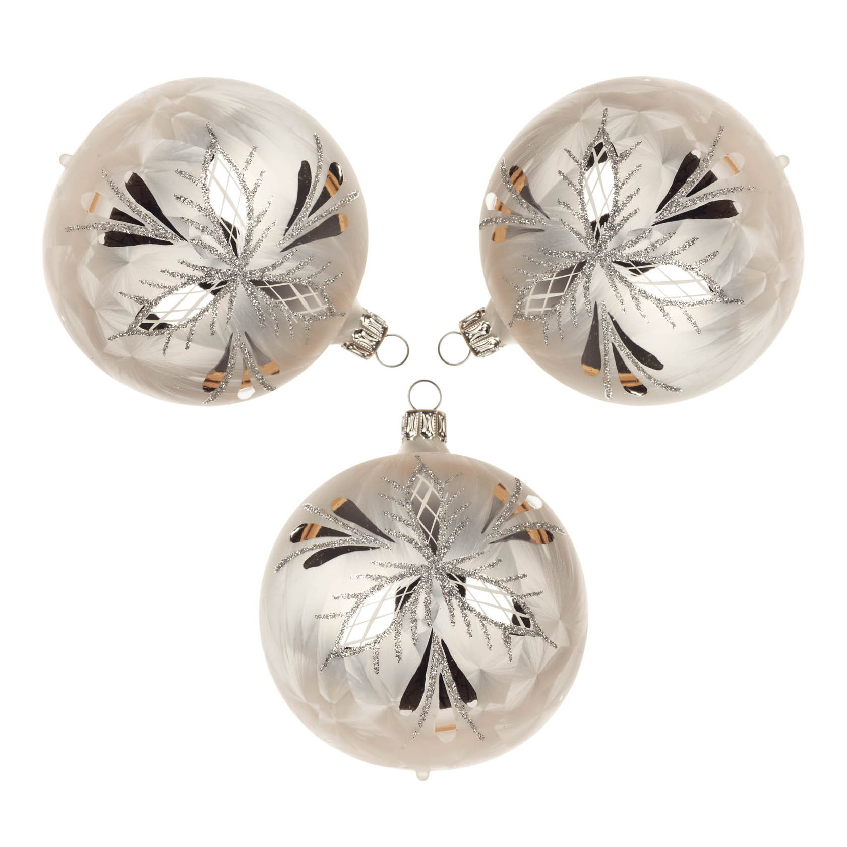 Three silver Christmas ornaments with an ice-white waffle pattern and silver star design on their surface. im Dregeno Online Shop günstig kaufen