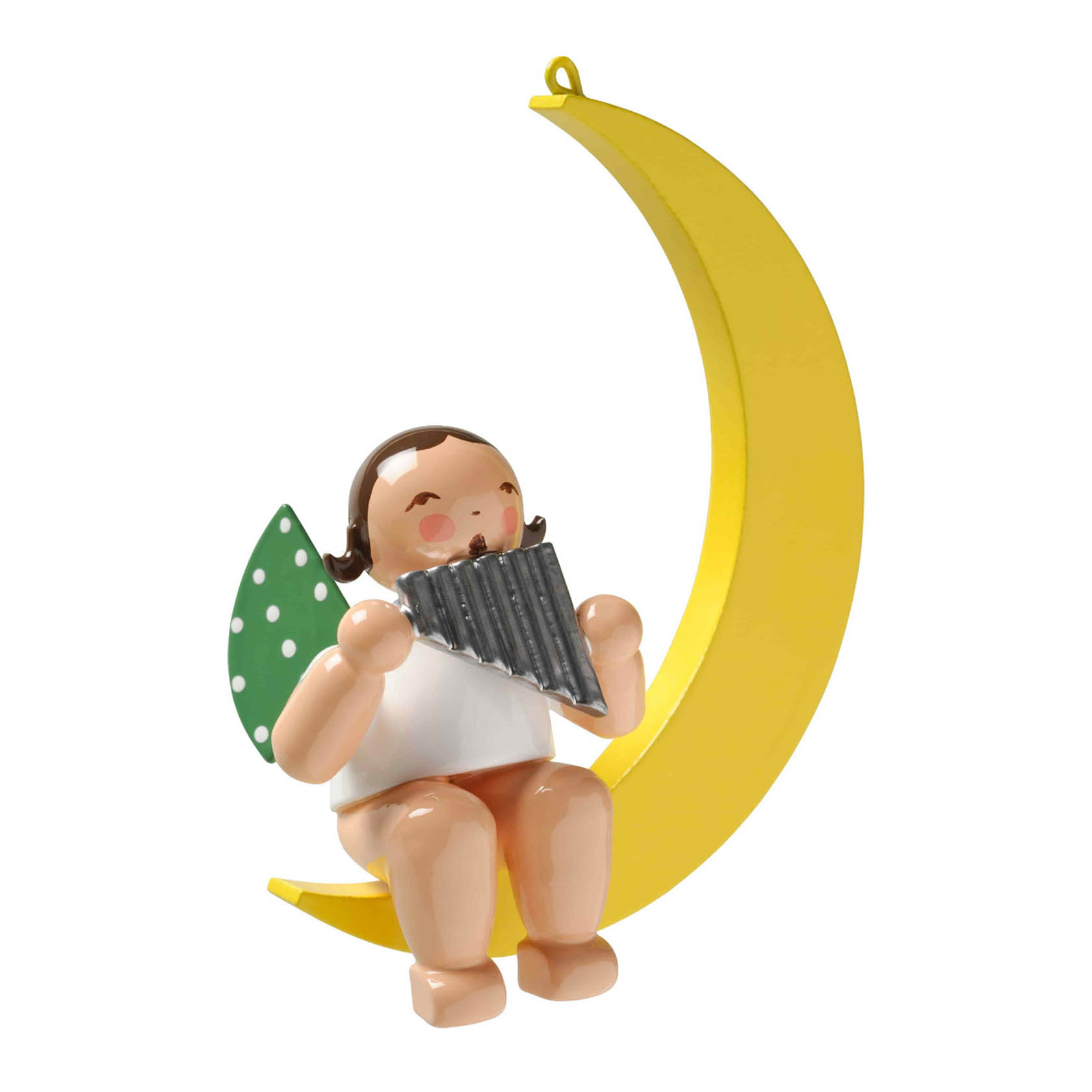 Eine Holzfigur eines Engels mit grünen Flügeln spielt eine Panflöte, während sie auf einem gelben Mond schaukelt. im Dregeno Online Shop günstig kaufen