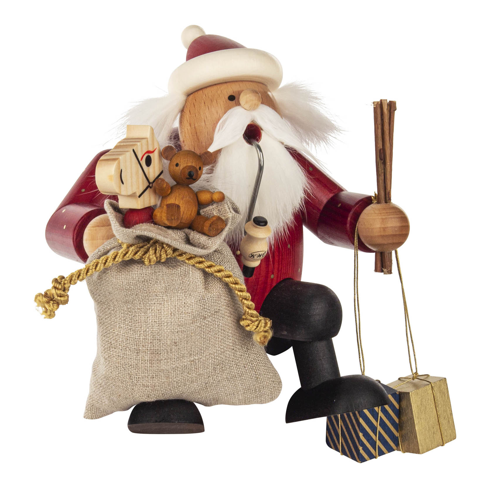 Räuchermann Weihnachtsmann, hockend, 16 cm groß, mit weißem Bart, roter Mütze und Jacke, hält Pfeife im Mund, trägt Sack mit Holzspielzeug und Teddybär, sitzt auf Kante. im Dregeno Online Shop günstig kaufen