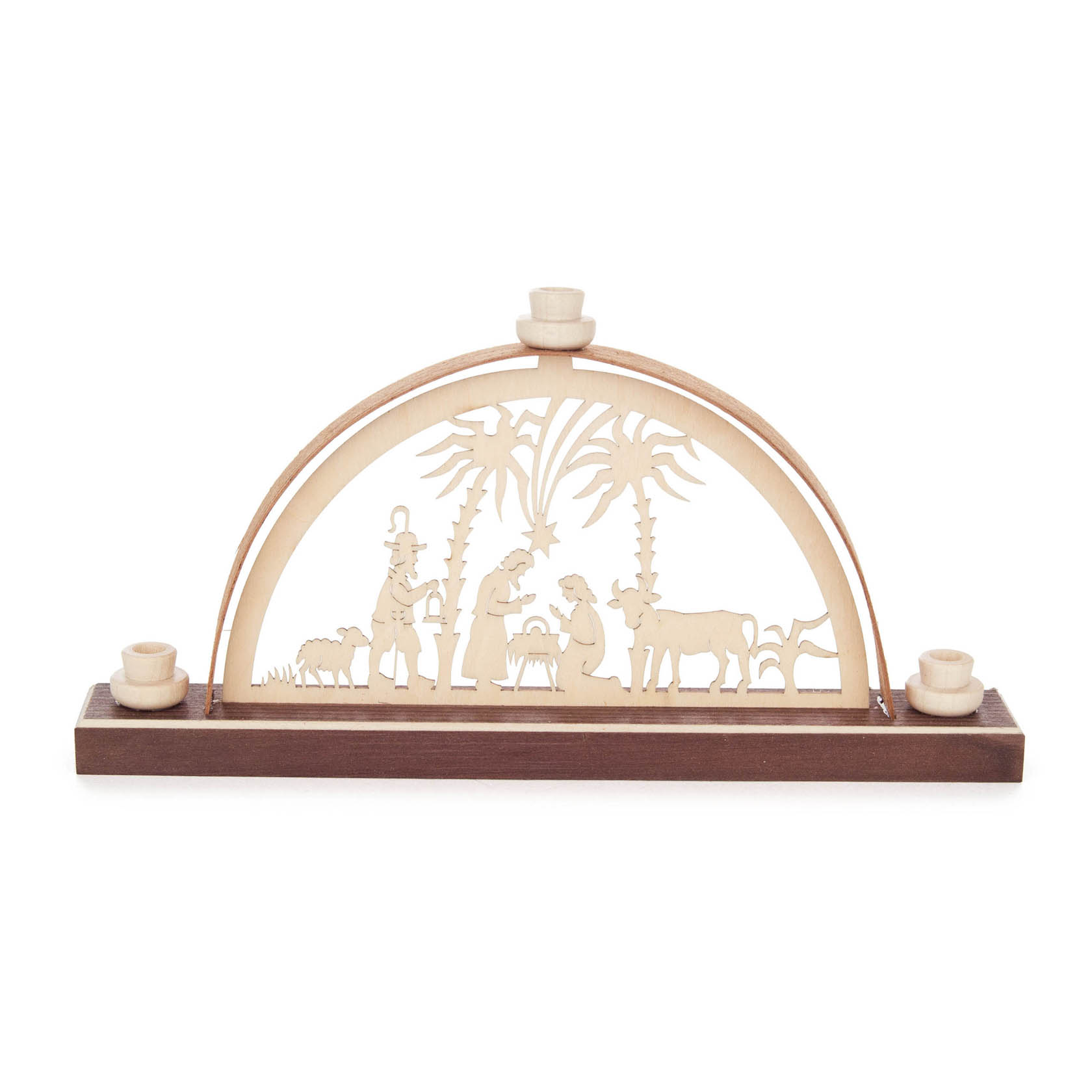 Ein Holzschwibbogen zeigt die Geburt Christi mit Maria, Josef, dem Jesuskind in der Krippe, einem Hirten mit Schaf und einem Ochsen. im Dregeno Online Shop günstig kaufen