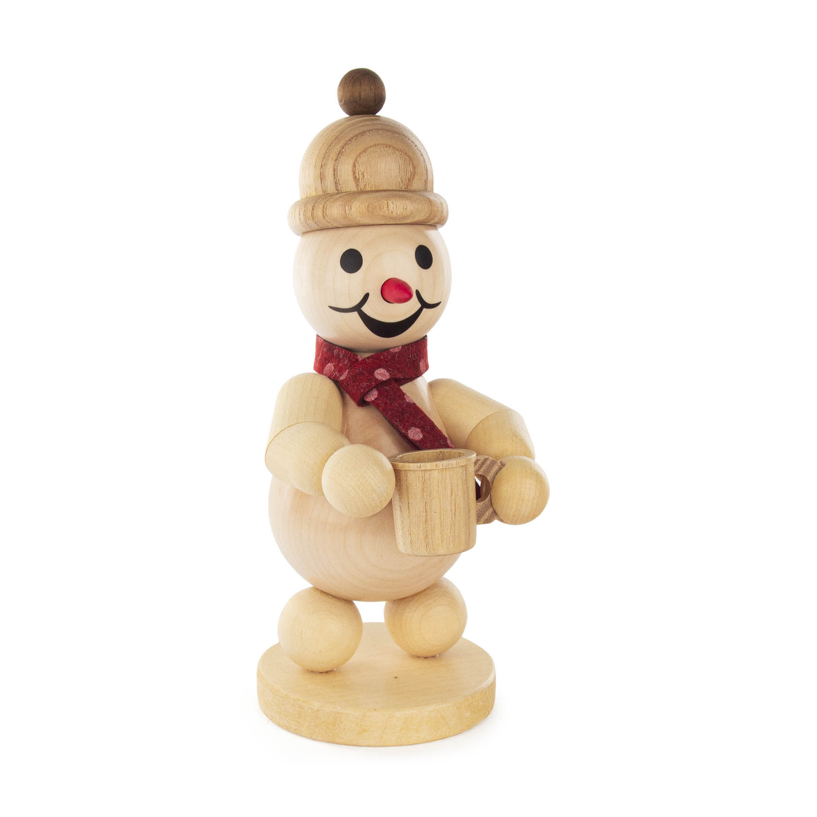 Holzfigur eines lächelnden Schneemanns mit roter Nase und schwarzem Hut. Er trägt einen roten Schal und hält eine Holztasse in der linken Hand. im Dregeno Online Shop günstig kaufen
