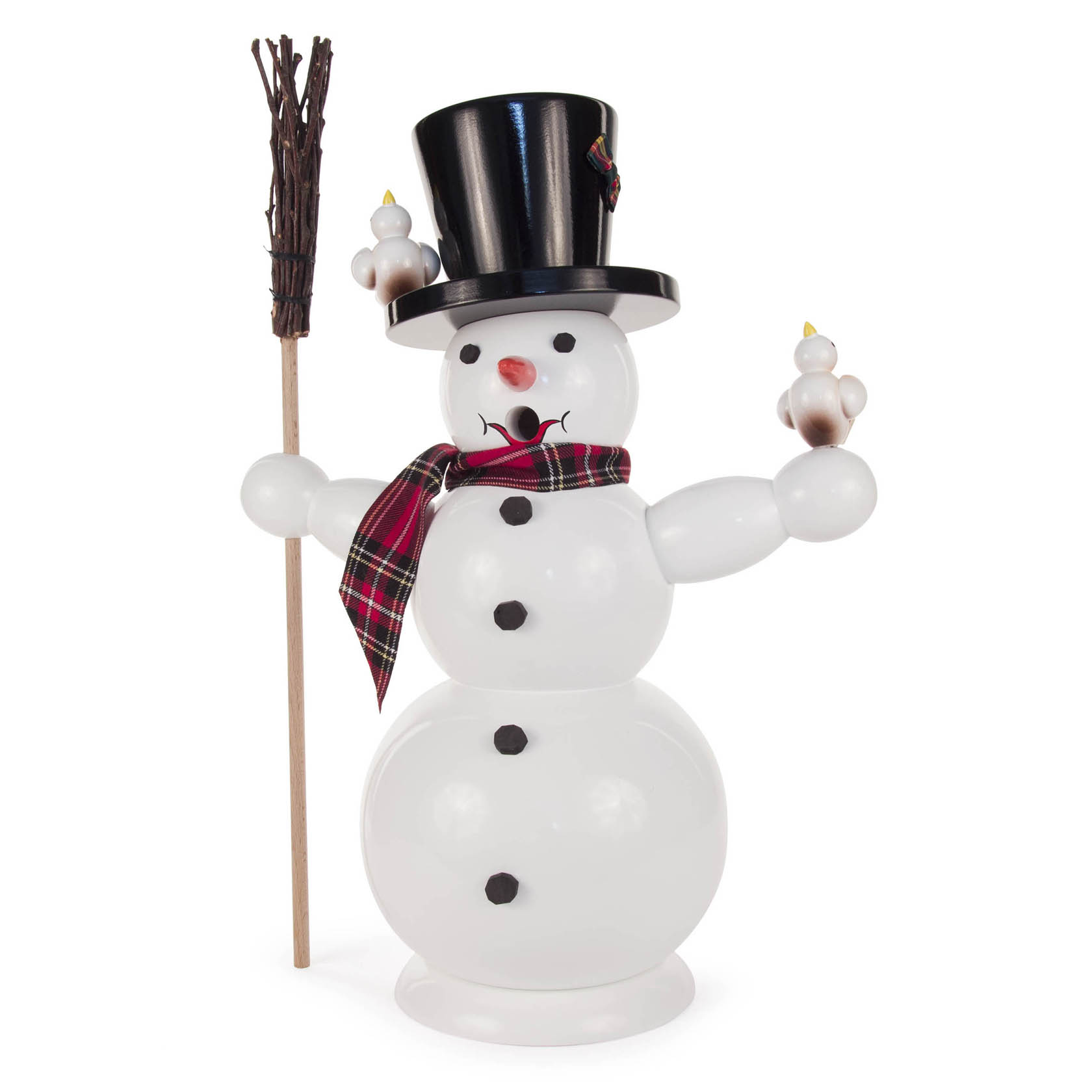 Ein hölzerner Räuchermann in Form eines Schneemanns mit Zylinder, rotem Schal und Besen in der Hand. Er hat drei schwarze Knöpfe und hält eine Pfeife. im Dregeno Online Shop günstig kaufen