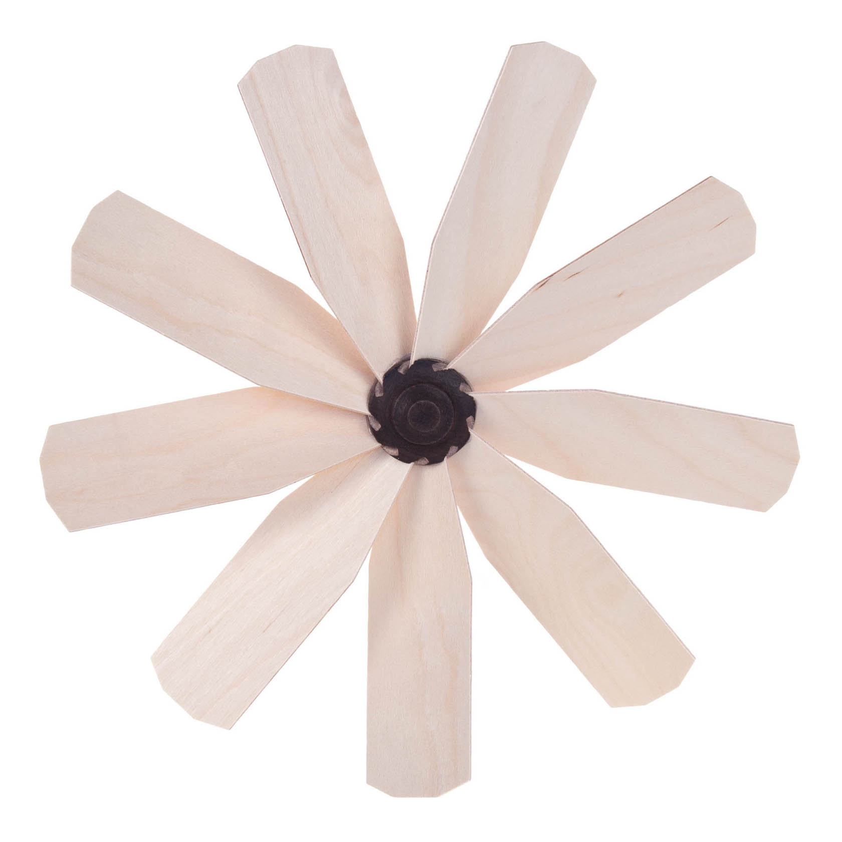 Ein Flügelrad aus hellem Holz mit acht gleichmäßig verteilten Flügeln, die von einem dunklen zentralen Drehpunkt ausgehen. im Dregeno Online Shop günstig kaufen