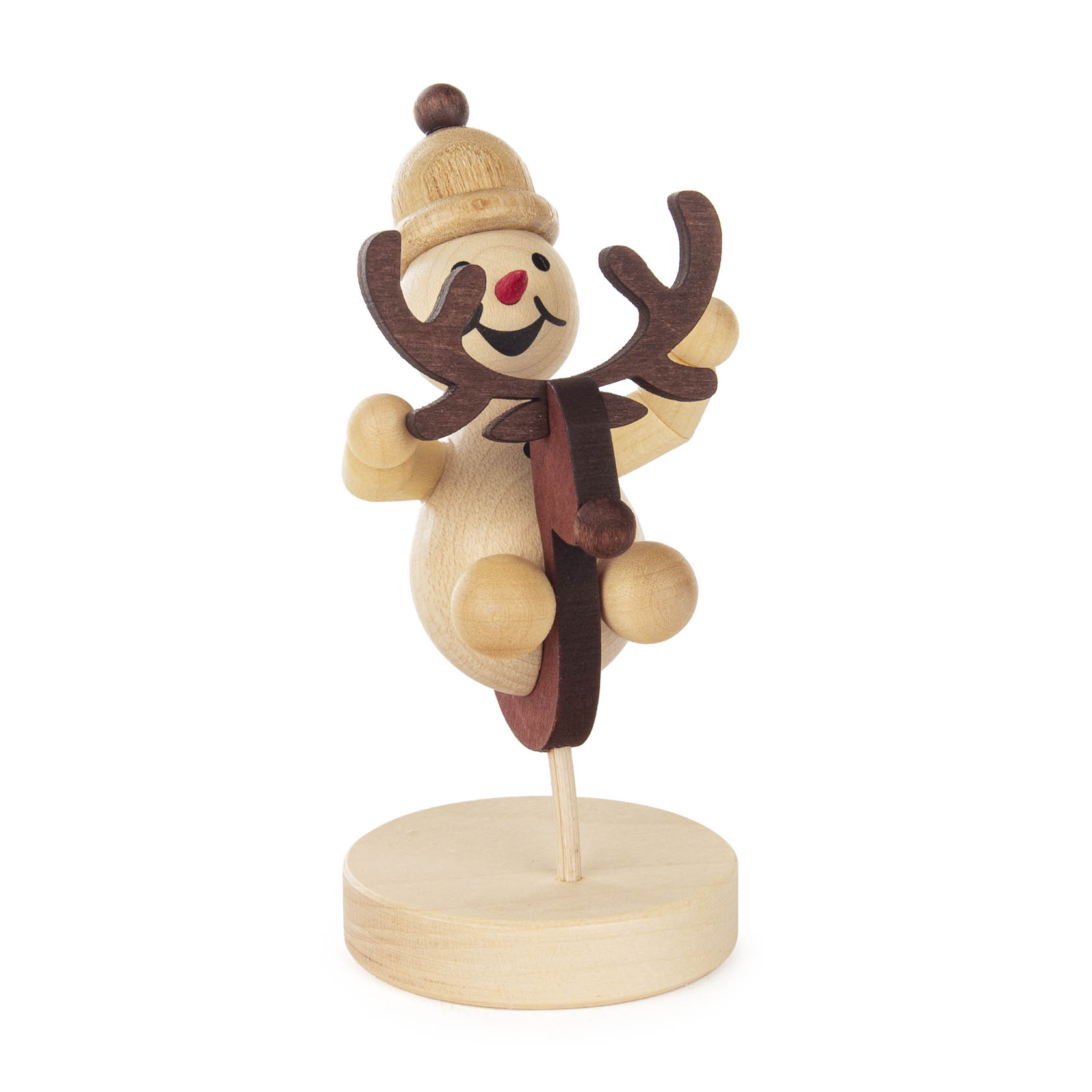 Ein Holzschneemann mit roter Nase und Bommelmütze sitzt auf einem schaukelnden Elchrücken, lächelnd mit ausgestreckten Armen. im Dregeno Online Shop günstig kaufen