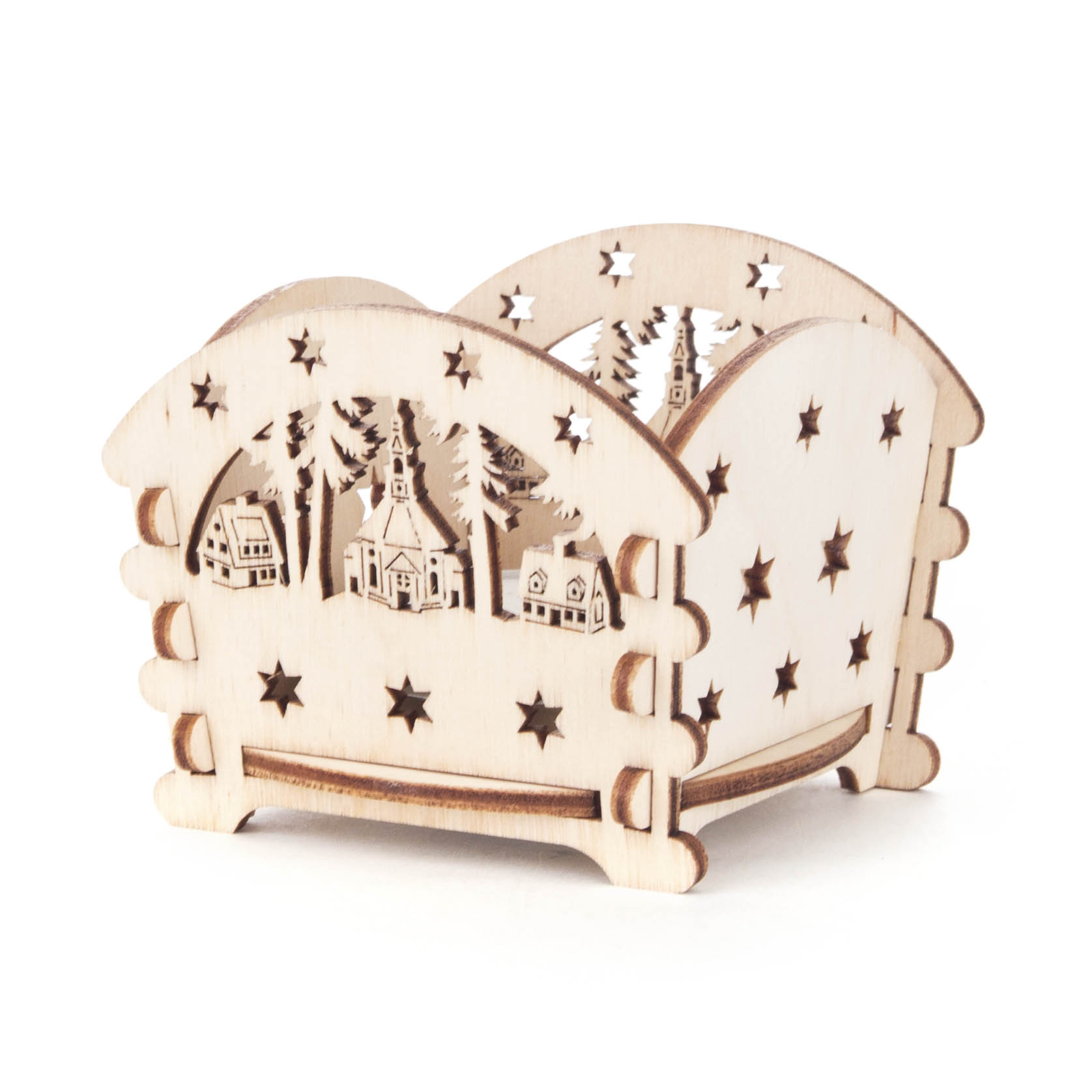 Lasergeschnittener Teelichthalter aus Holz, verziert mit der Seiffener Kirche und Bäumen. Sterne sind als Dekormotive integriert. im Dregeno Online Shop günstig kaufen