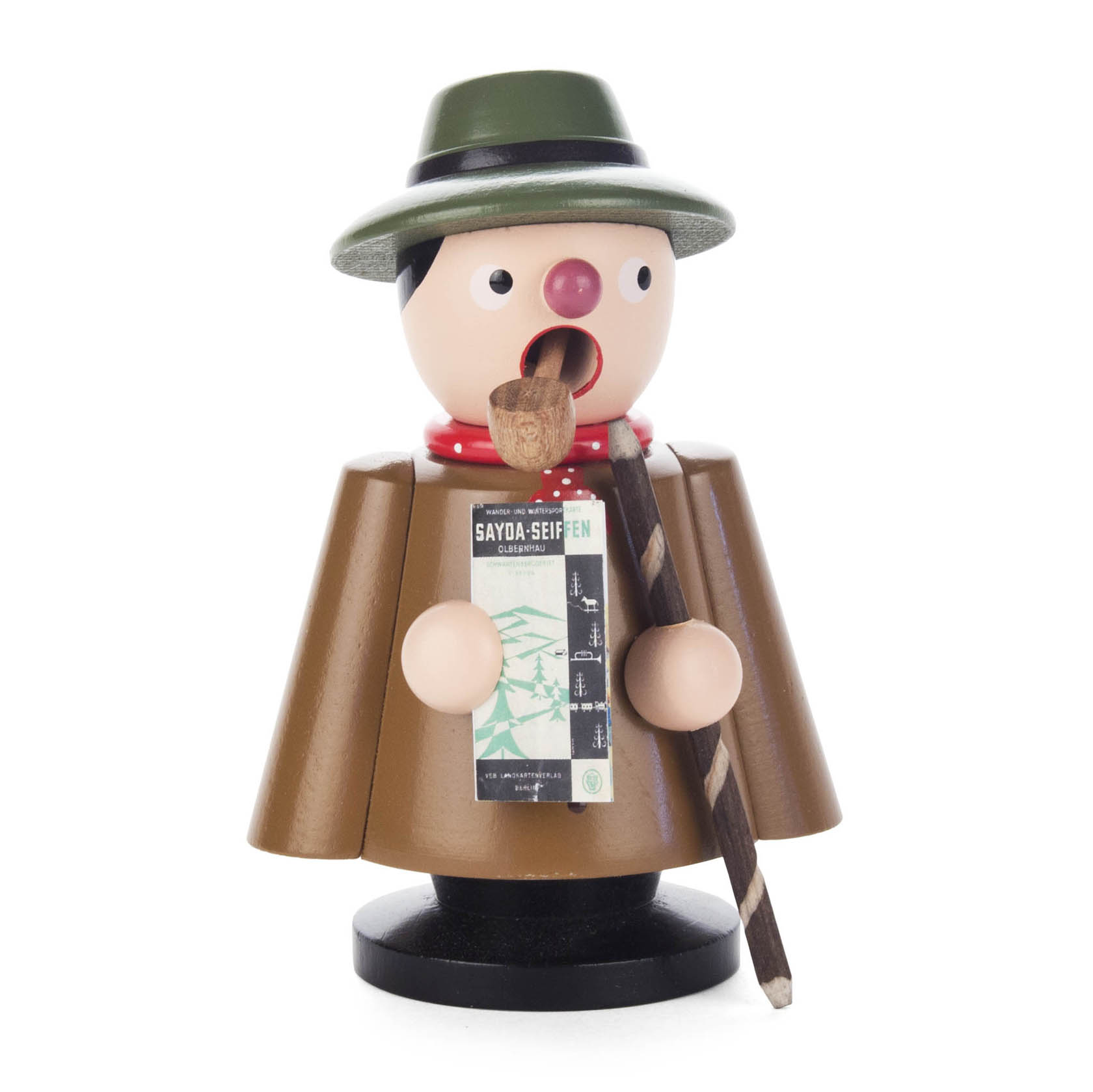 Ein traditioneller Räuchermann in Form eines Wanderers, mit grünem Hut und braunem Mantel, hält einen Wanderstab und raucht eine Pfeife. im Dregeno Online Shop günstig kaufen