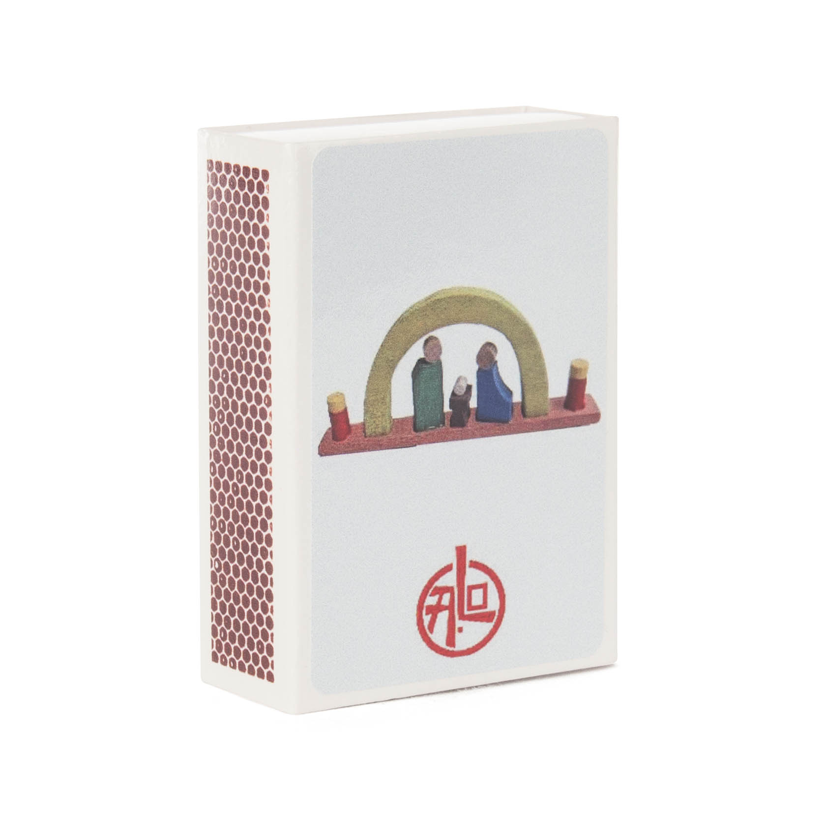 Eine Streichholzschachtel mit einem Bild eines Schwibbogens, der kleine Figuren und Kerzenhalter zeigt.
