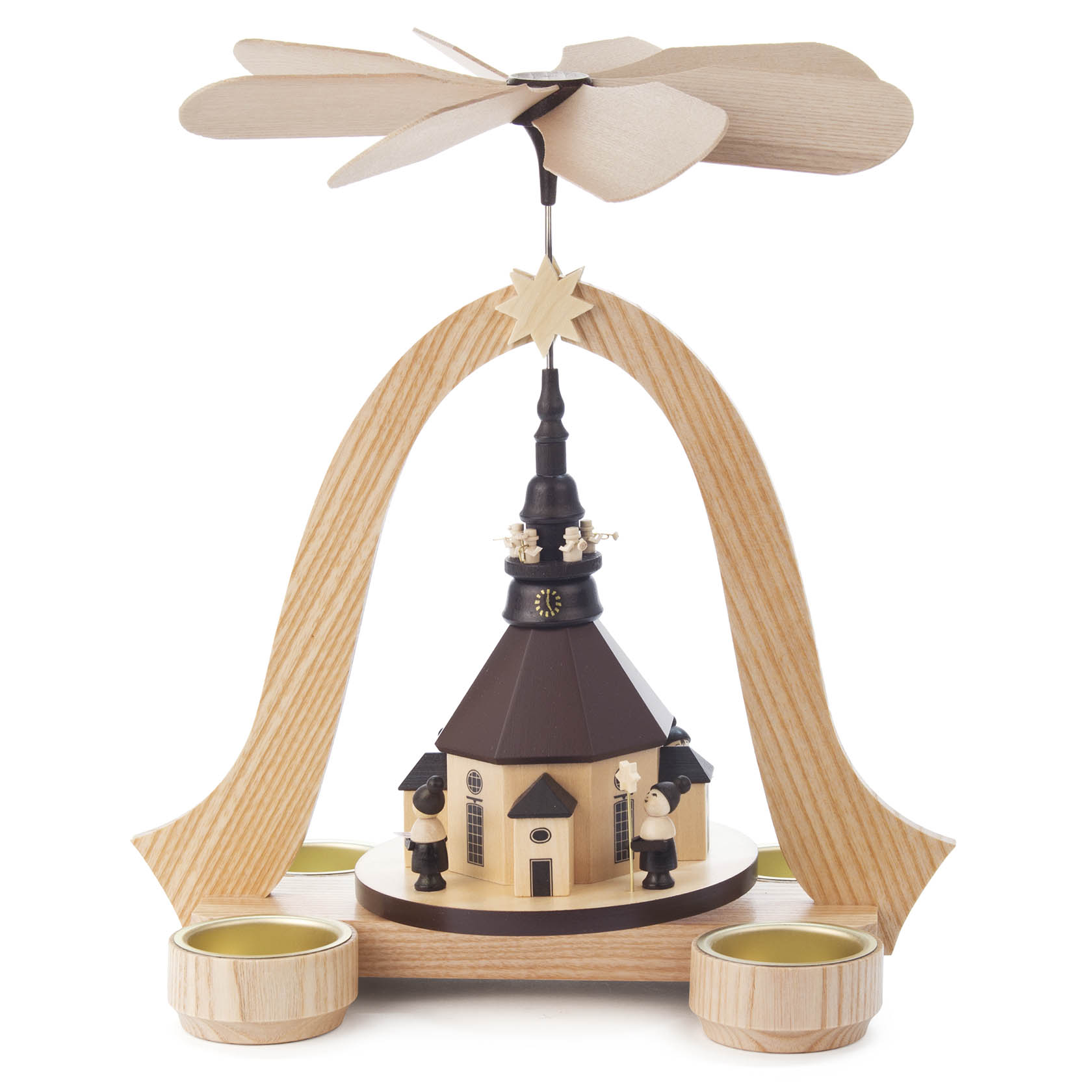 Ein hölzernes Weihnachtspyramide-Modell mit Figuren, die eine Kirche darstellen, Kurrende-Sänger und Turmbläser, sowie Halter für Teelichte. im Dregeno Online Shop günstig kaufen