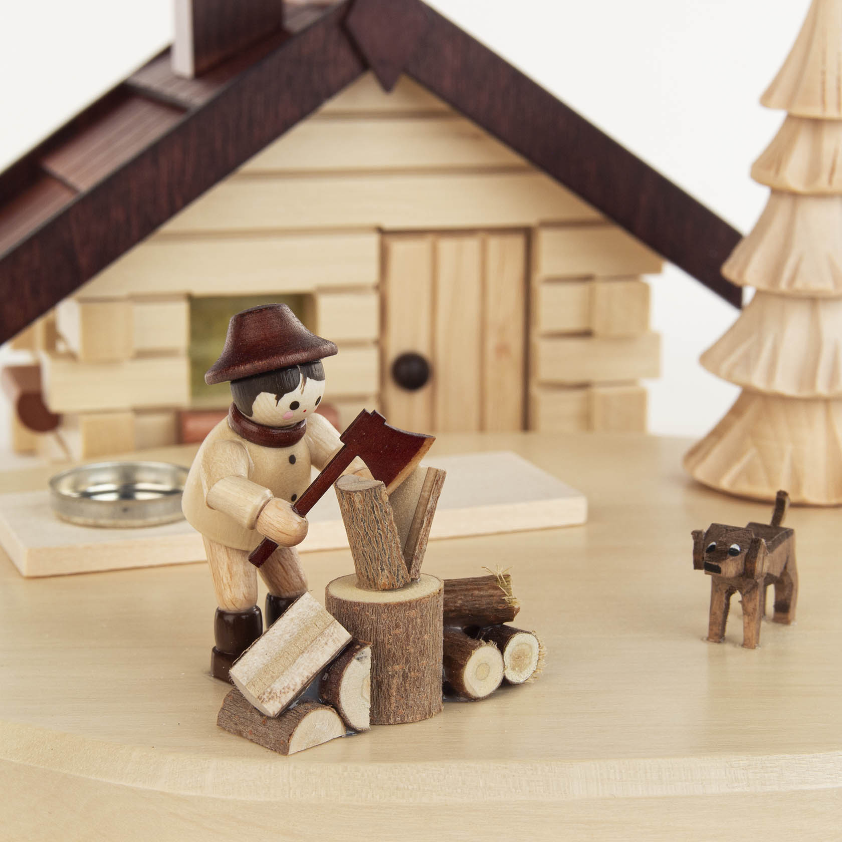 Räucherhaus mit Holzhacker, für Teelicht