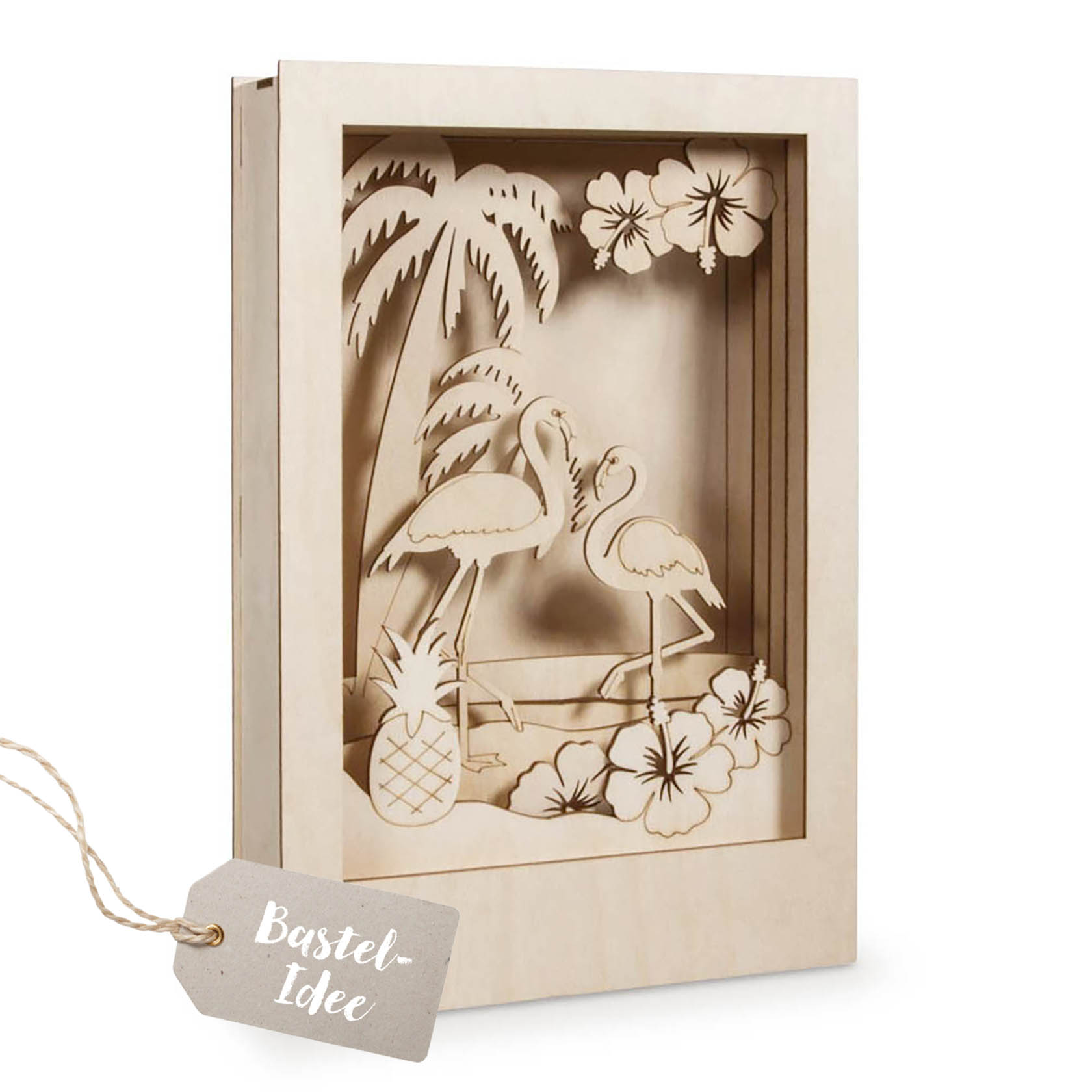 Zwei Flamingos aus Holz, die in einem Holzrahmen mit tropischem Hintergrund aus Palmen, Ananas und Blüten stehen. im Dregeno Online Shop günstig kaufen