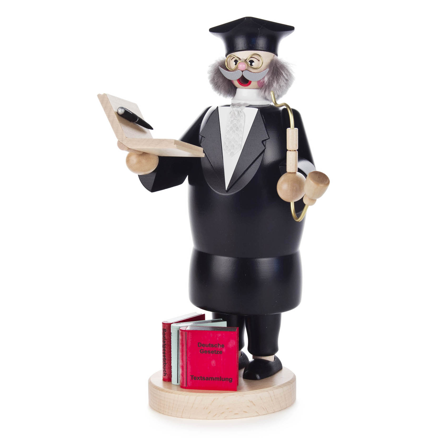 Ein traditioneller Räuchermann in Form eines Juristen mit Brille, schwarzer Robe und Richterhammer, hält ein Buch. Weitere Bücher am Fuß. im Dregeno Online Shop günstig kaufen
