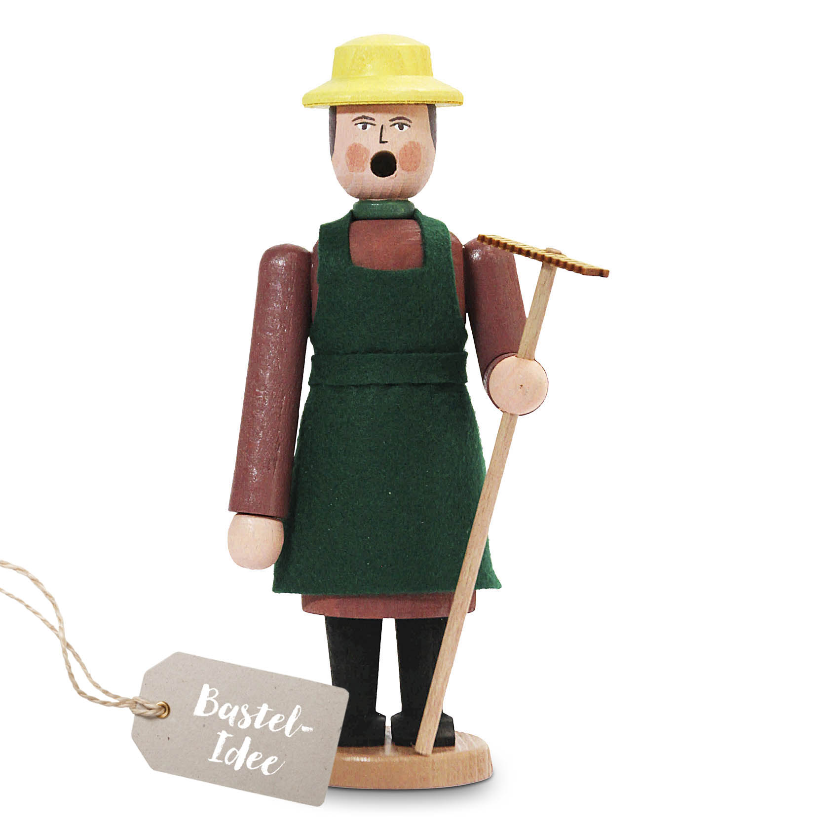 Räuchermännchen Gärtner mit gelbem Hut, grüner Schürze und einer Harke in der Hand. Steht auf einem runden Holzsockel. im Dregeno Online Shop günstig kaufen