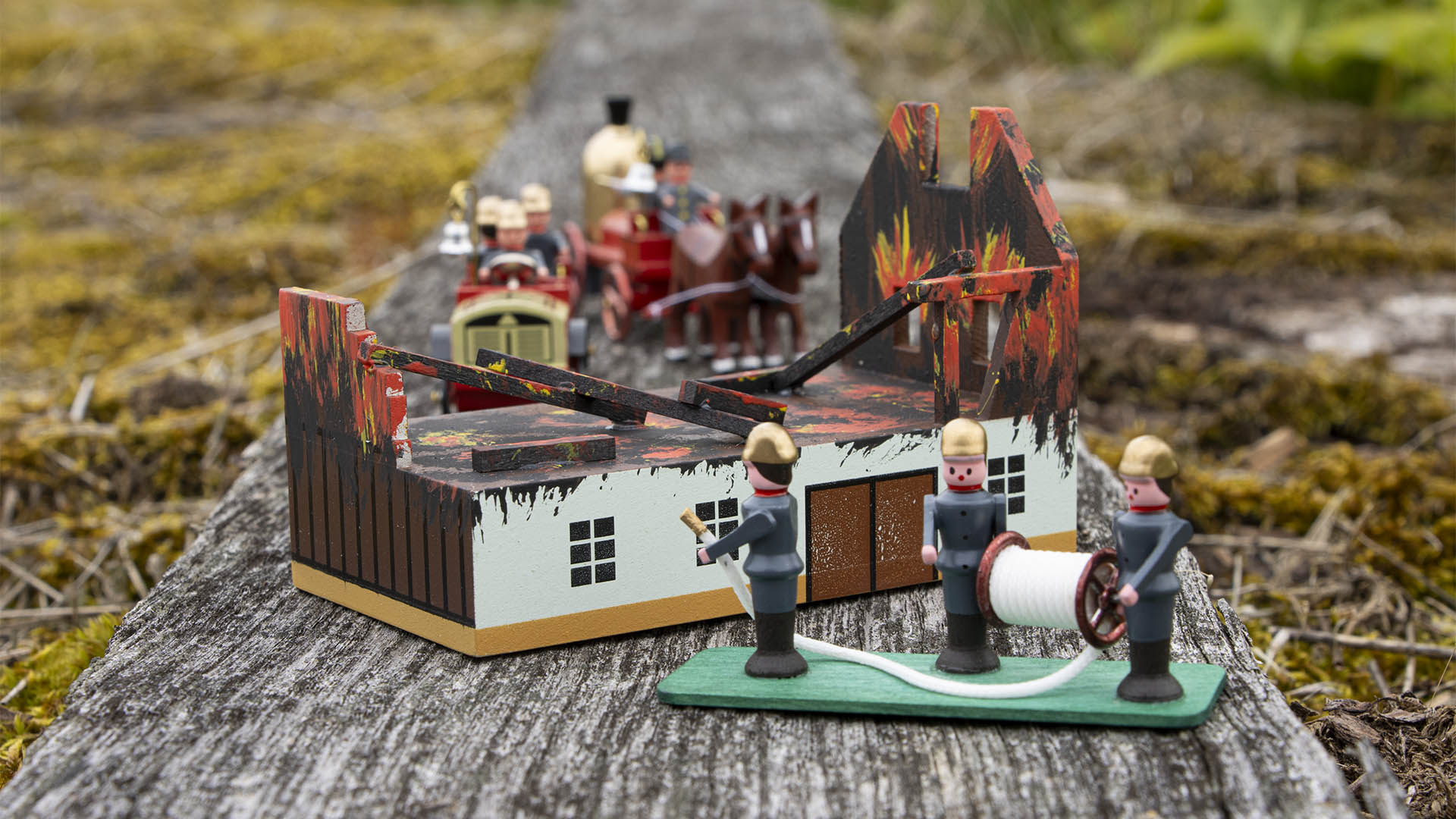 Miniatur Feuerwehrfiguren und Fahrzeuge
