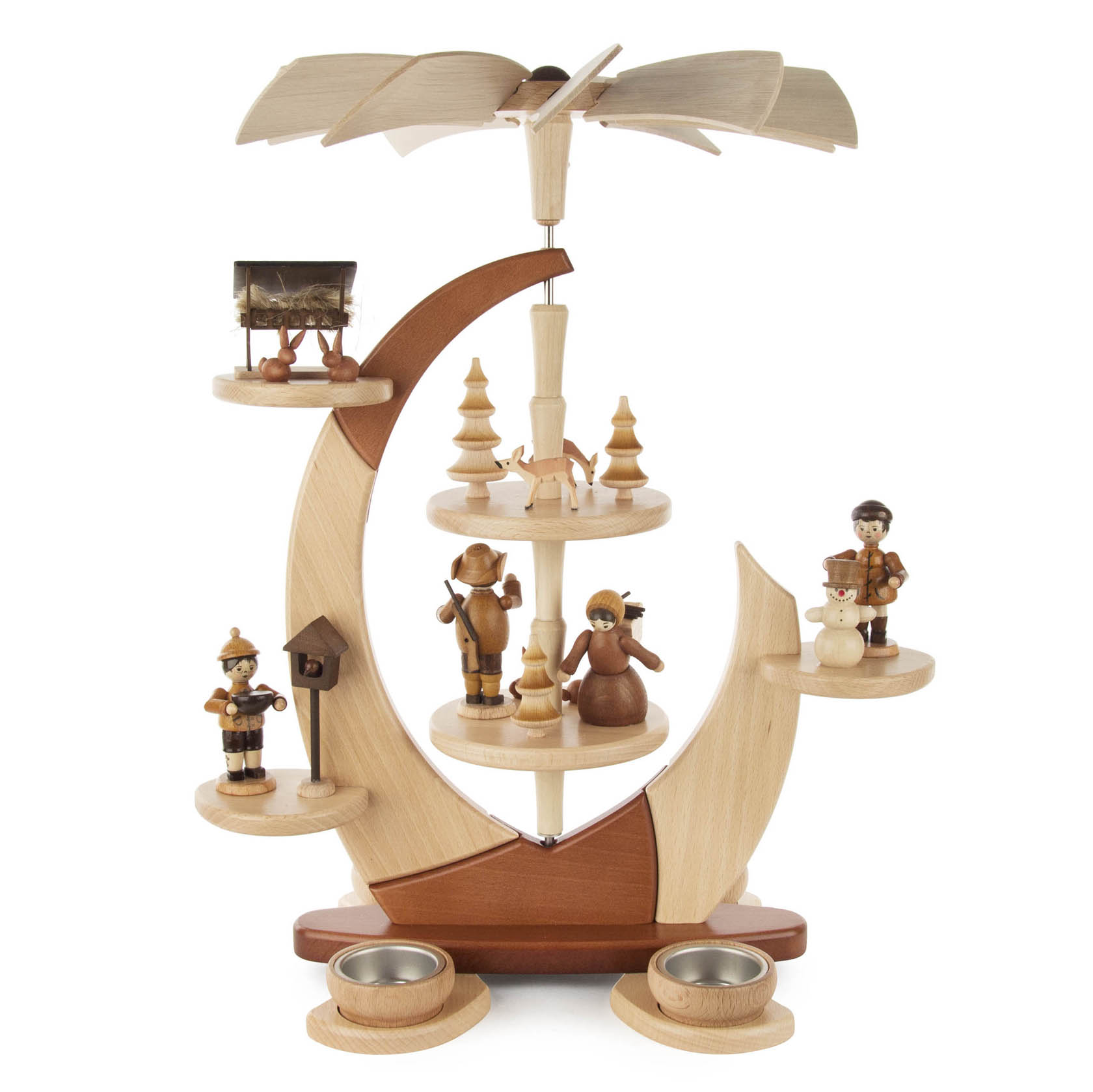 Holzpyramide in Form eines Segels, dekoriert mit Waldfiguren wie einem Skifahrer, Tieren, einem Schneemann und Tannenbäumen, geeignet für Teelichte. im Dregeno Online Shop günstig kaufen