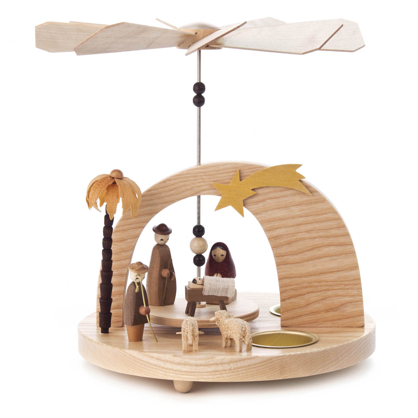 Weihnachtspyramide mit Rundbogen, zeigt die Geburt Christi mit Maria, Josef und Jesuskind in der Krippe, flankiert von zwei Schafen und einer Palme. im Dregeno Online Shop günstig kaufen