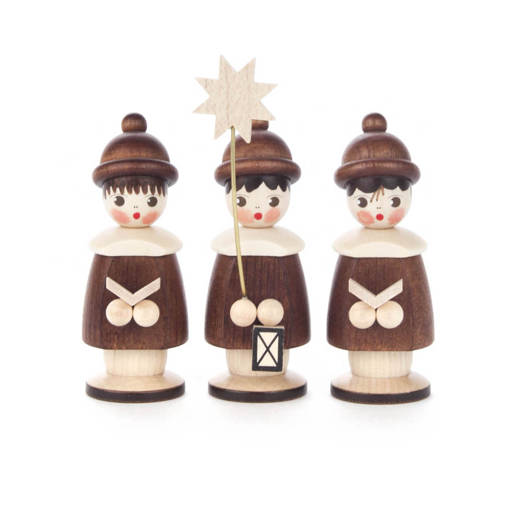 Drei hölzerne Kurrendefiguren, bemalt mit braunen Mänteln und weißen Rundkragen. Eine Figur hält einen Stab mit einem Stern. im Dregeno Online Shop günstig kaufen