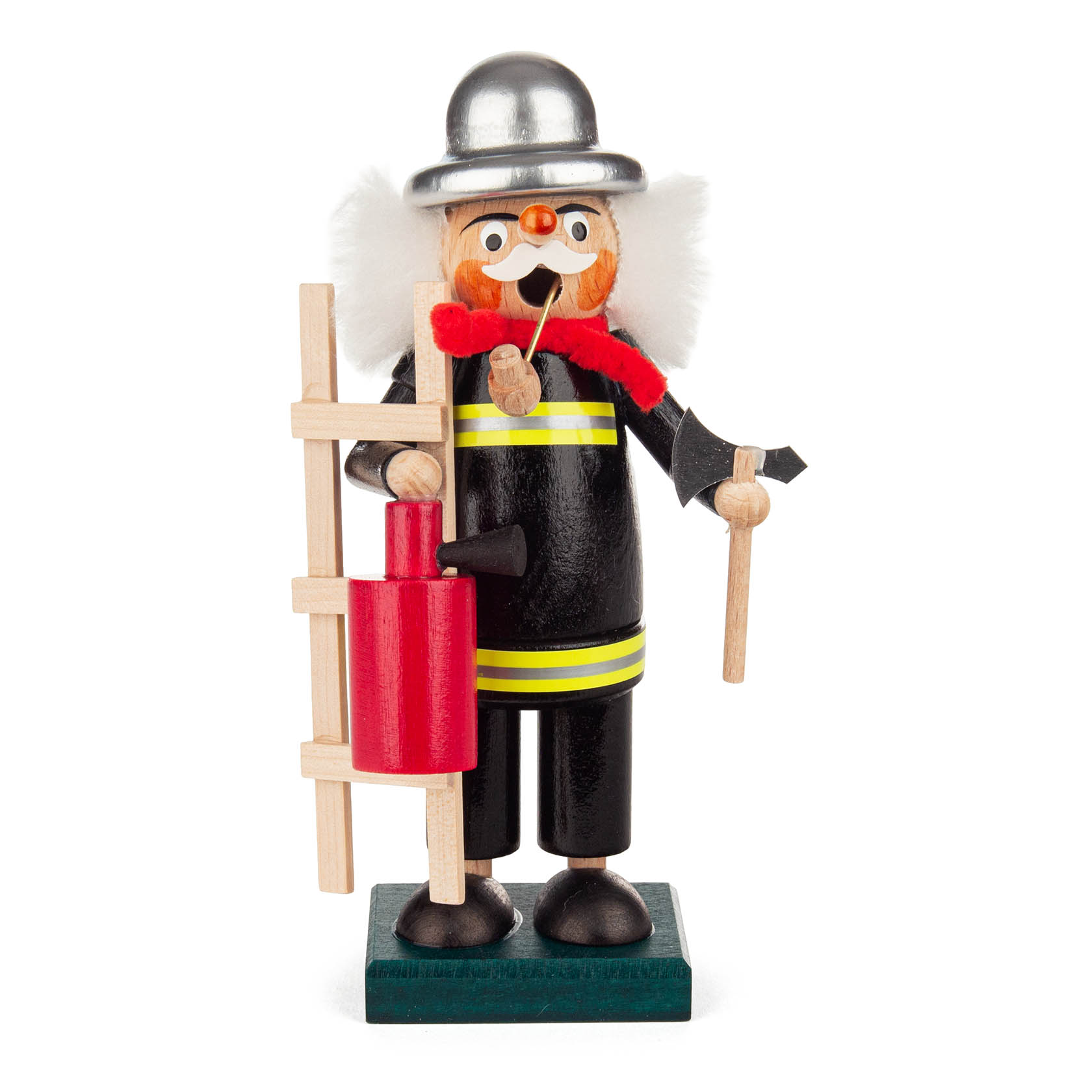 Eine Miniatur-Räucherfigur eines Feuerwehrmanns in schwarzer Uniform mit silbernem Helm, hält eine Axt und eine rote Feuermeldertankattrappe. im Dregeno Online Shop günstig kaufen