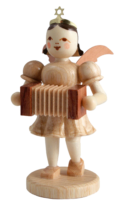 Holzfigur eines Engels mit braunen Haaren, rosa Wangen und Flügeln, der eine Harmonika in den Händen hält. im Dregeno Online Shop günstig kaufen