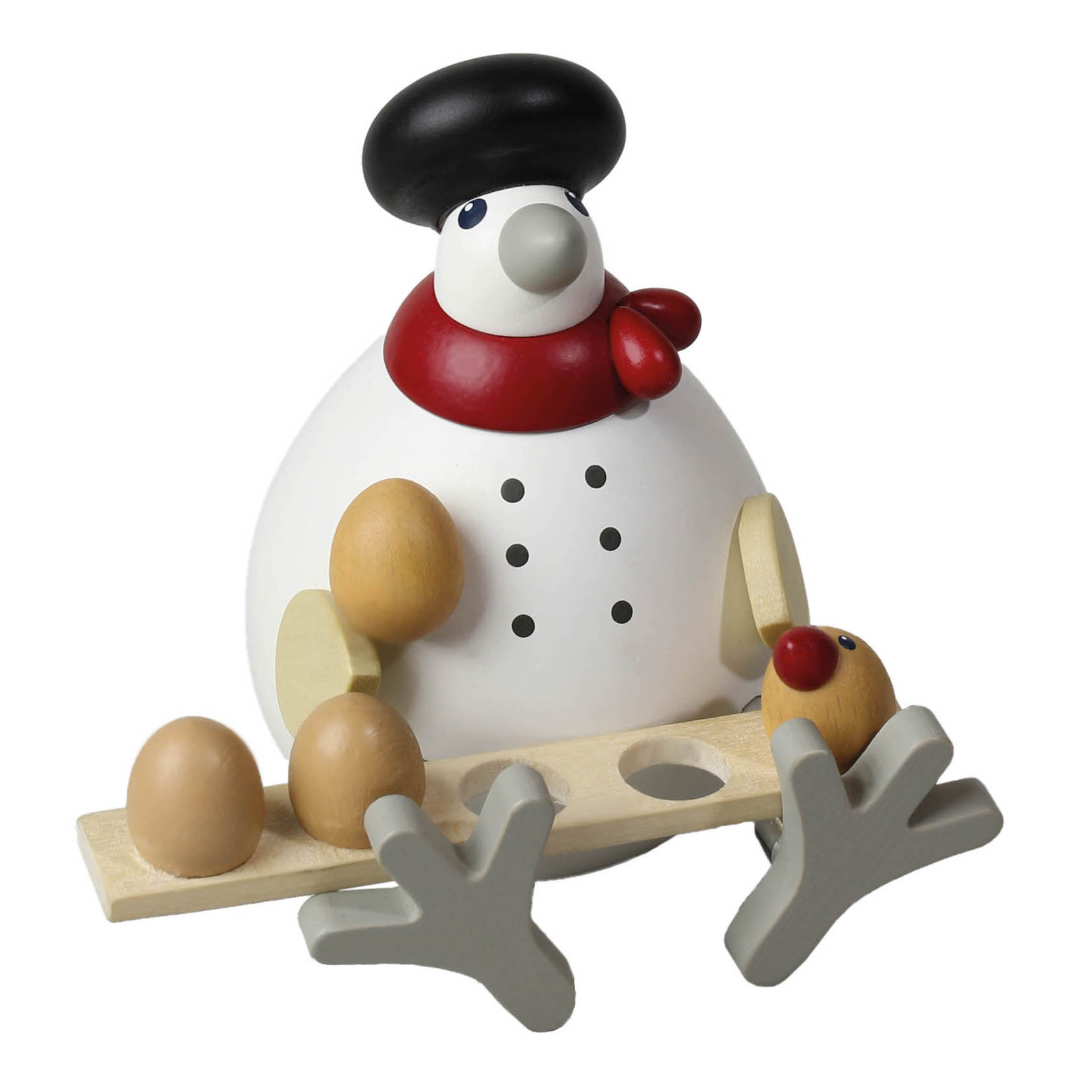 Holzfigur eines Schneemanns mit schwarzem Hut, rotem Schal, der Eier in einer Haltung präsentiert. Ein Ei-Küken sitzt daneben. im Dregeno Online Shop günstig kaufen